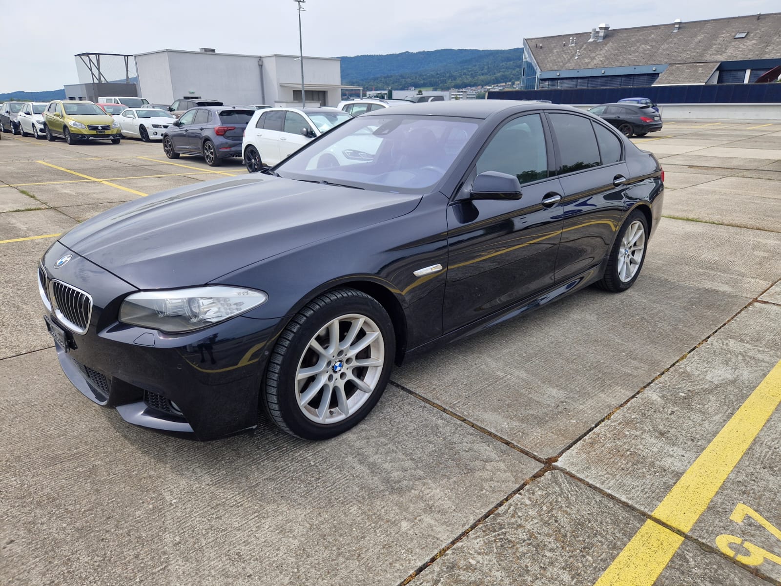 BMW 550i xDrive Steptronic ( M-Sportpaket )-image-0