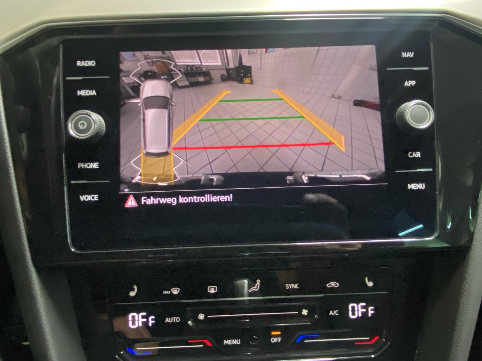 VW Passat 2.0 TDI BMT Elegance 4Motion DSG-image-13