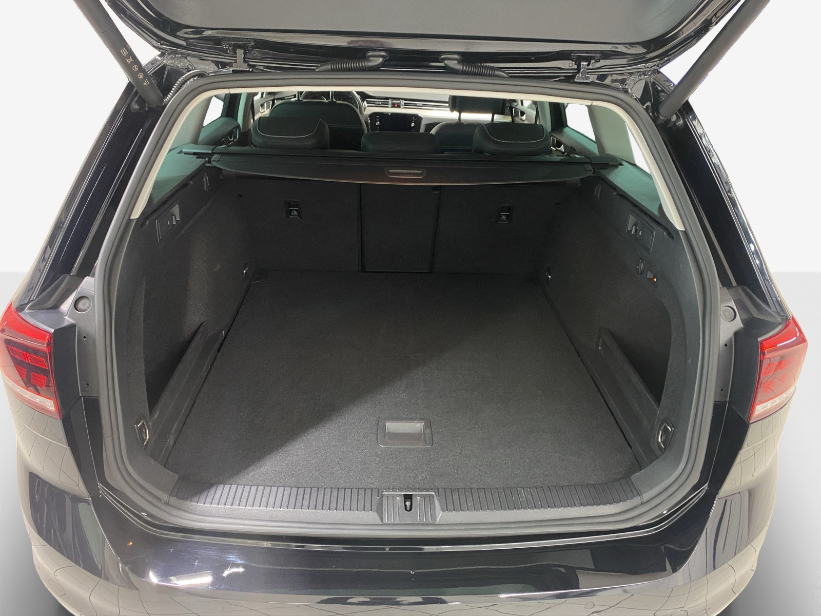 VW Passat 2.0 TDI BMT Elegance 4Motion DSG-image-12