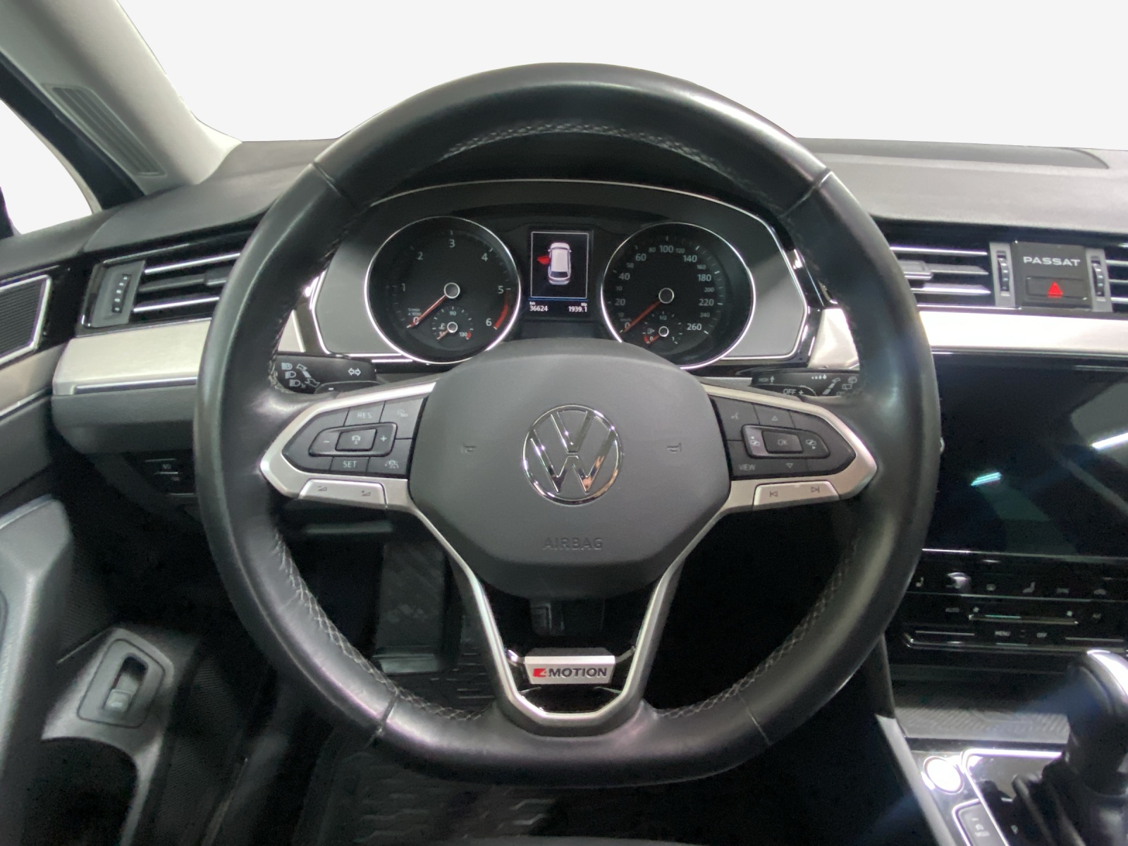 VW Passat 2.0 TDI BMT Elegance 4Motion DSG-image-9