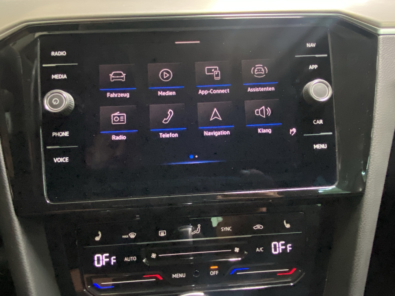 VW Passat 2.0 TDI BMT Elegance 4Motion DSG-image-14
