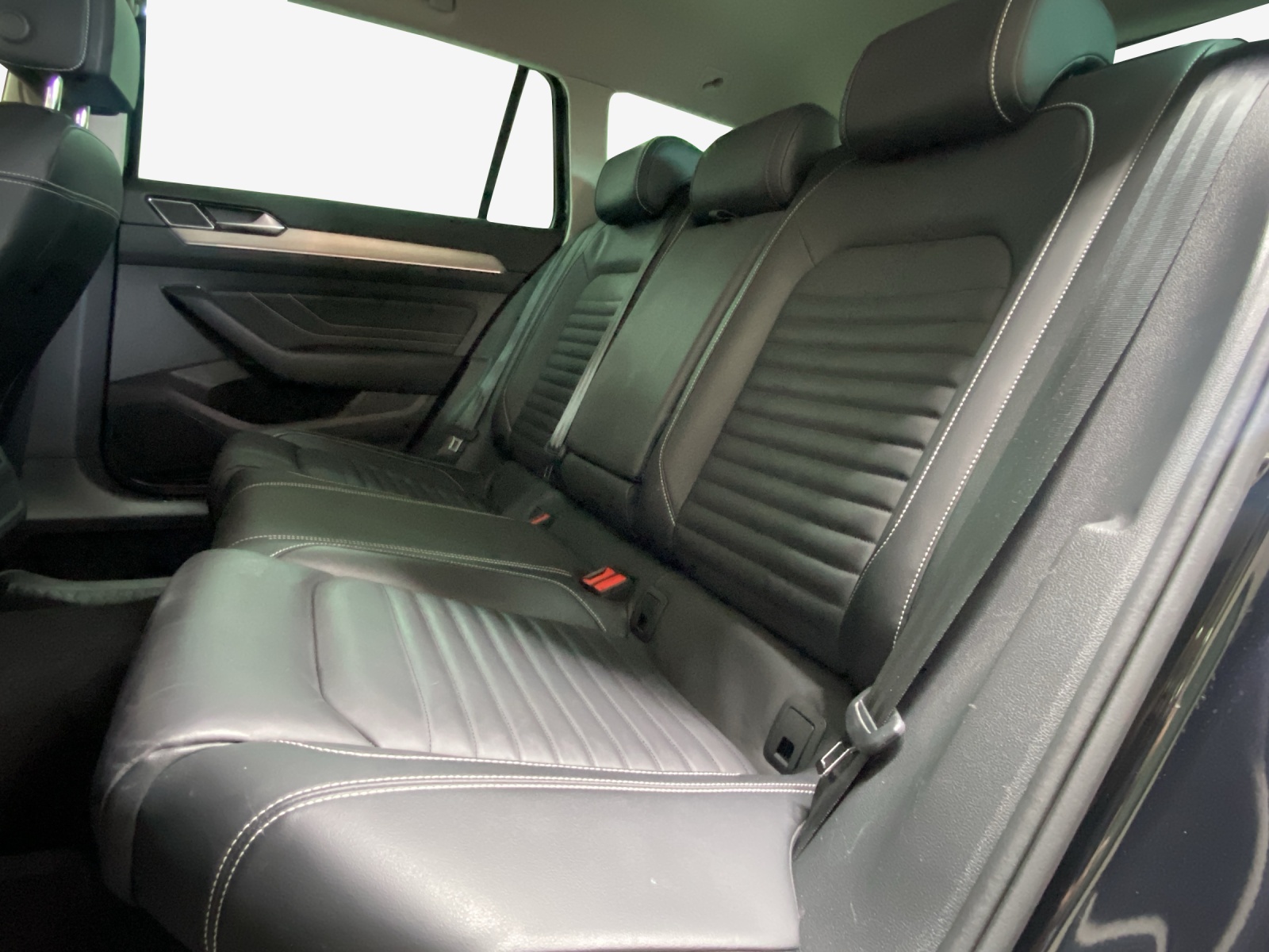 VW Passat 2.0 TDI BMT Elegance 4Motion DSG-image-11