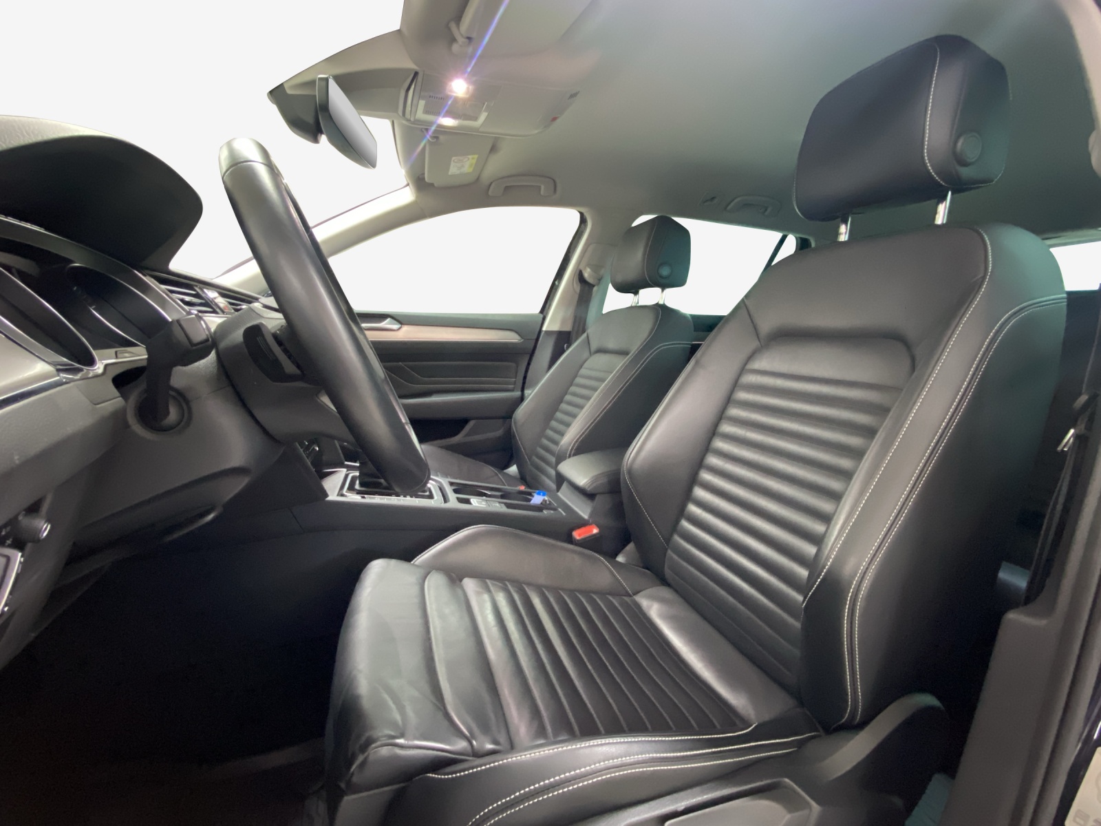 VW Passat 2.0 TDI BMT Elegance 4Motion DSG-image-7