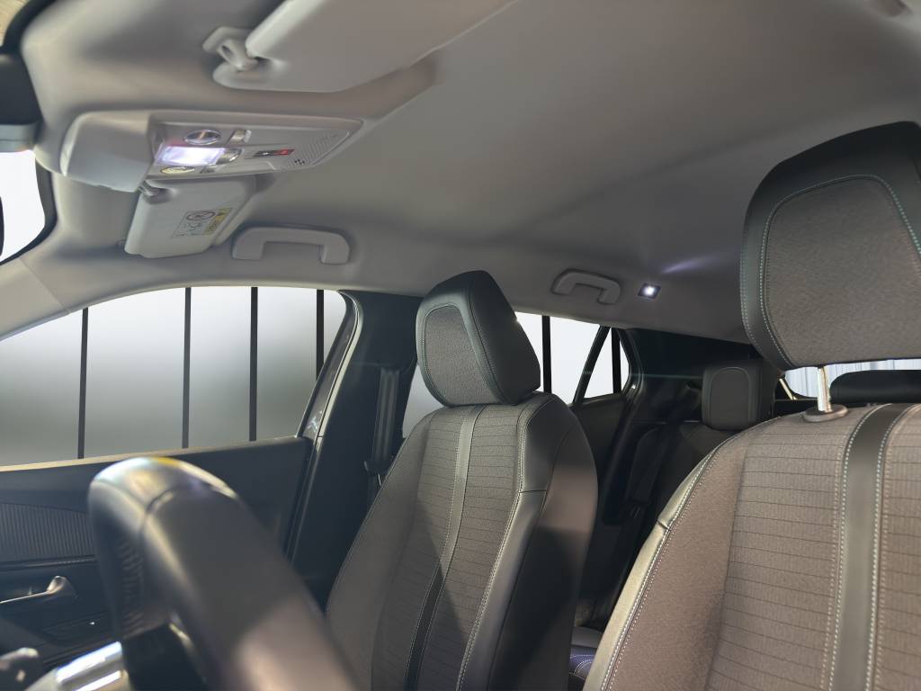 PEUGEOT 2008 1.2 PureTech Allure Pack EAT8-image-9