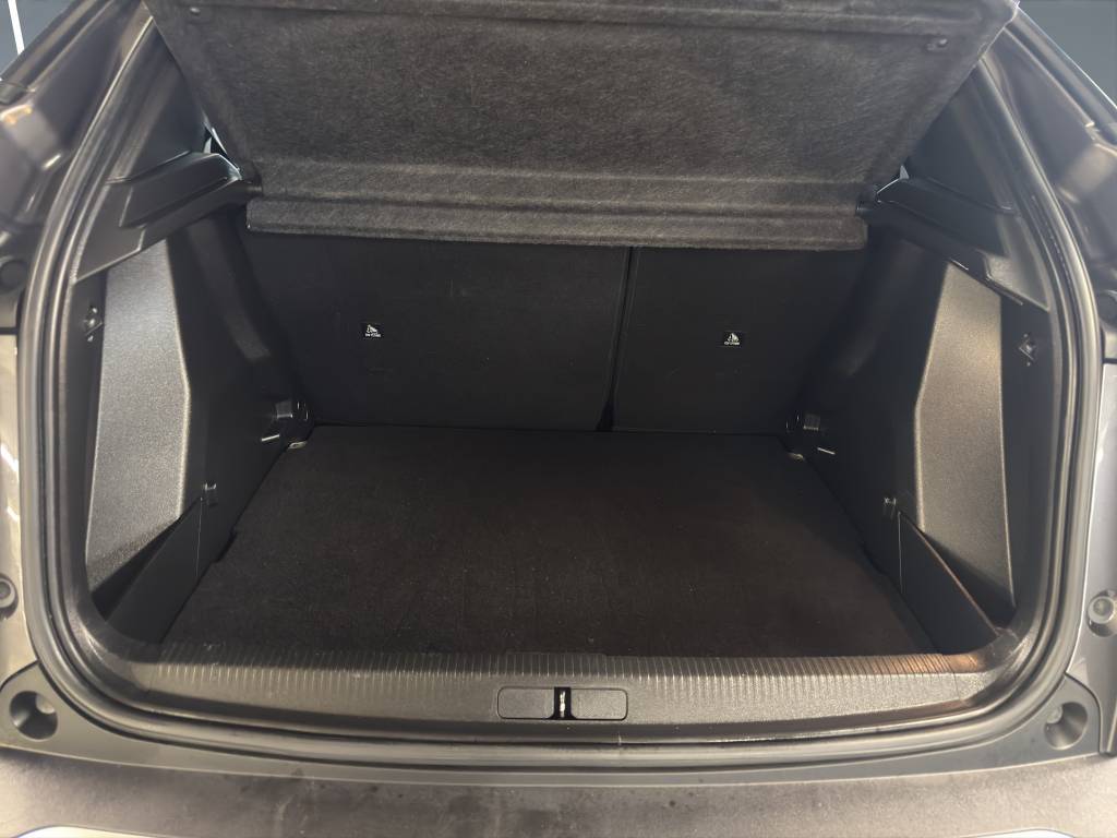 PEUGEOT 2008 1.2 PureTech Allure Pack EAT8-image-11