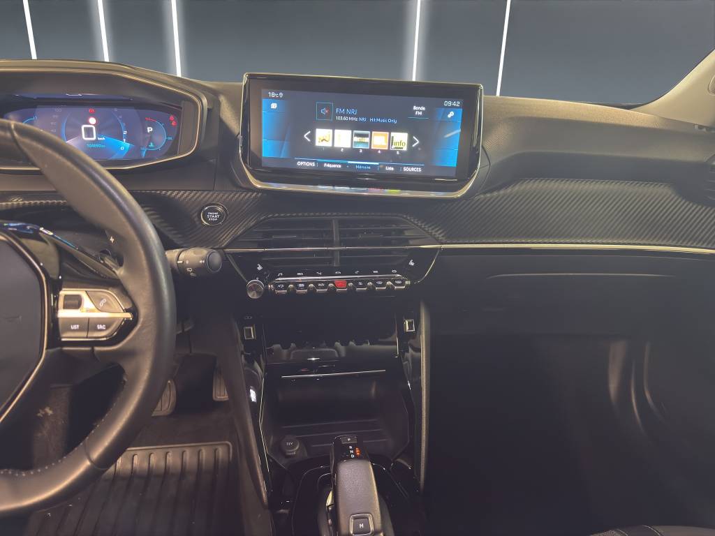 PEUGEOT 2008 1.2 PureTech Allure Pack EAT8-image-6