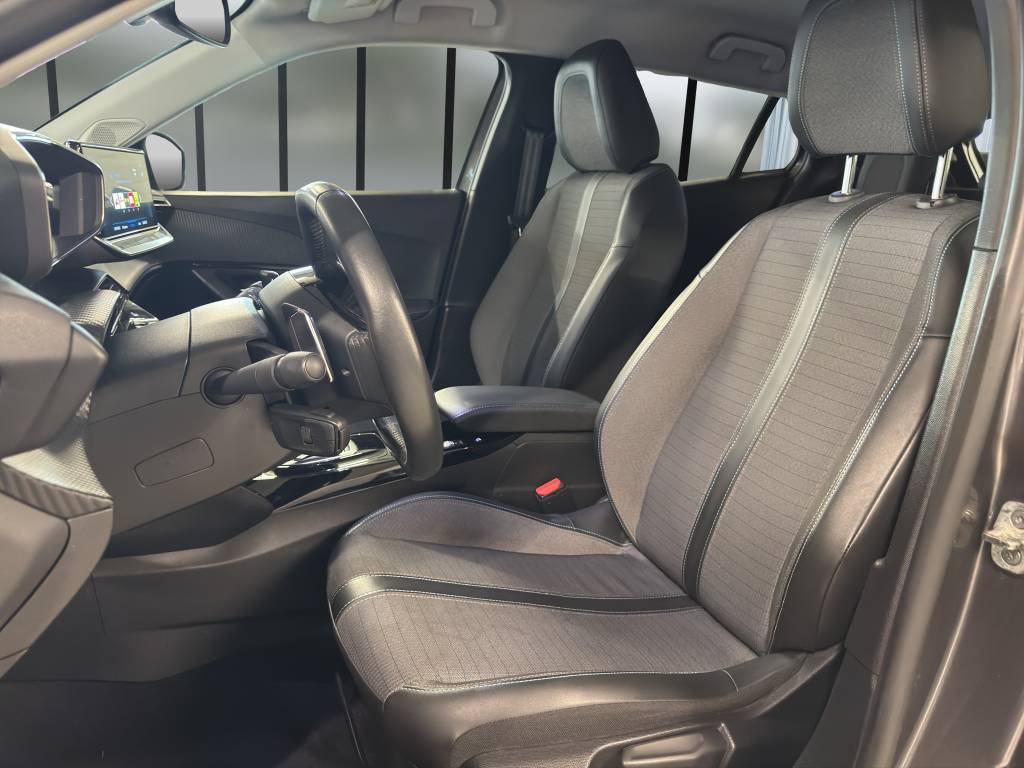 PEUGEOT 2008 1.2 PureTech Allure Pack EAT8-image-7