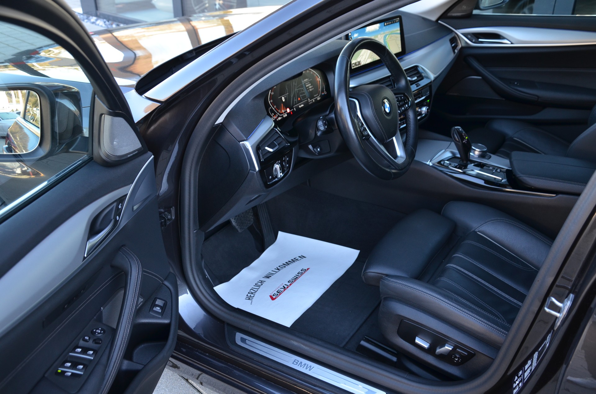 BMW 520d xDrive 48V Touring Steptronic*Ab MFK,BMW Werksgarantie bis 05.2026**-image-11