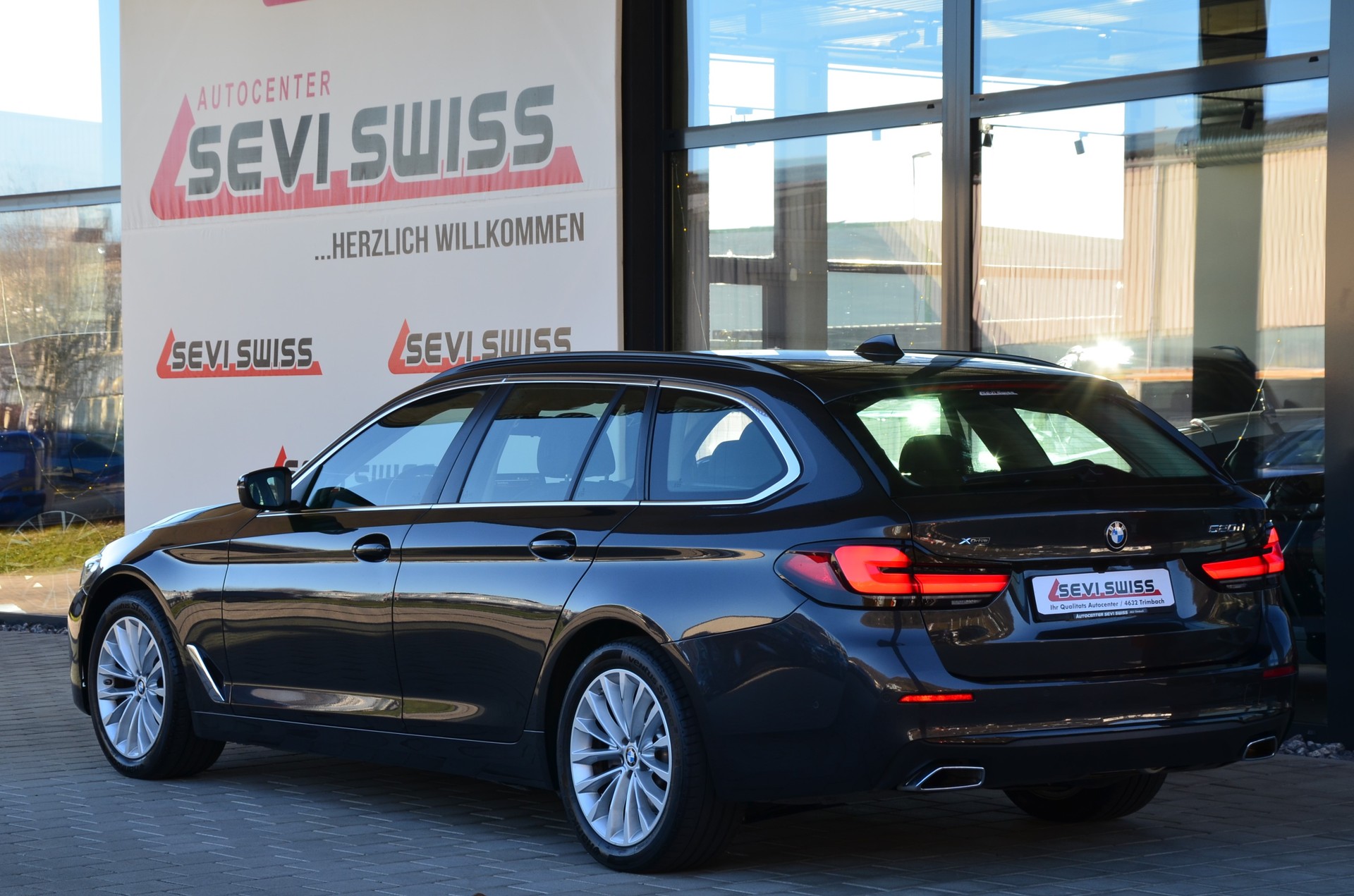 BMW 520d xDrive 48V Touring Steptronic*Ab MFK,BMW Werksgarantie bis 05.2026**-image-6