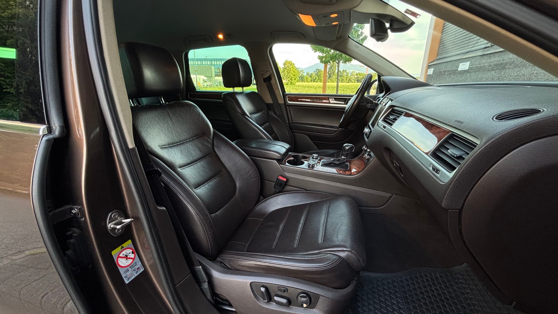 VW Touareg 4.2 TDI Tiptronic-image-8