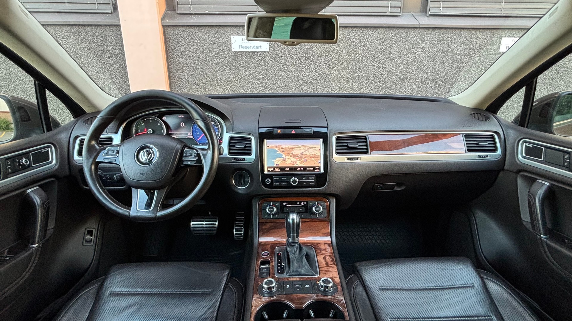 VW Touareg 4.2 TDI Tiptronic-image-11