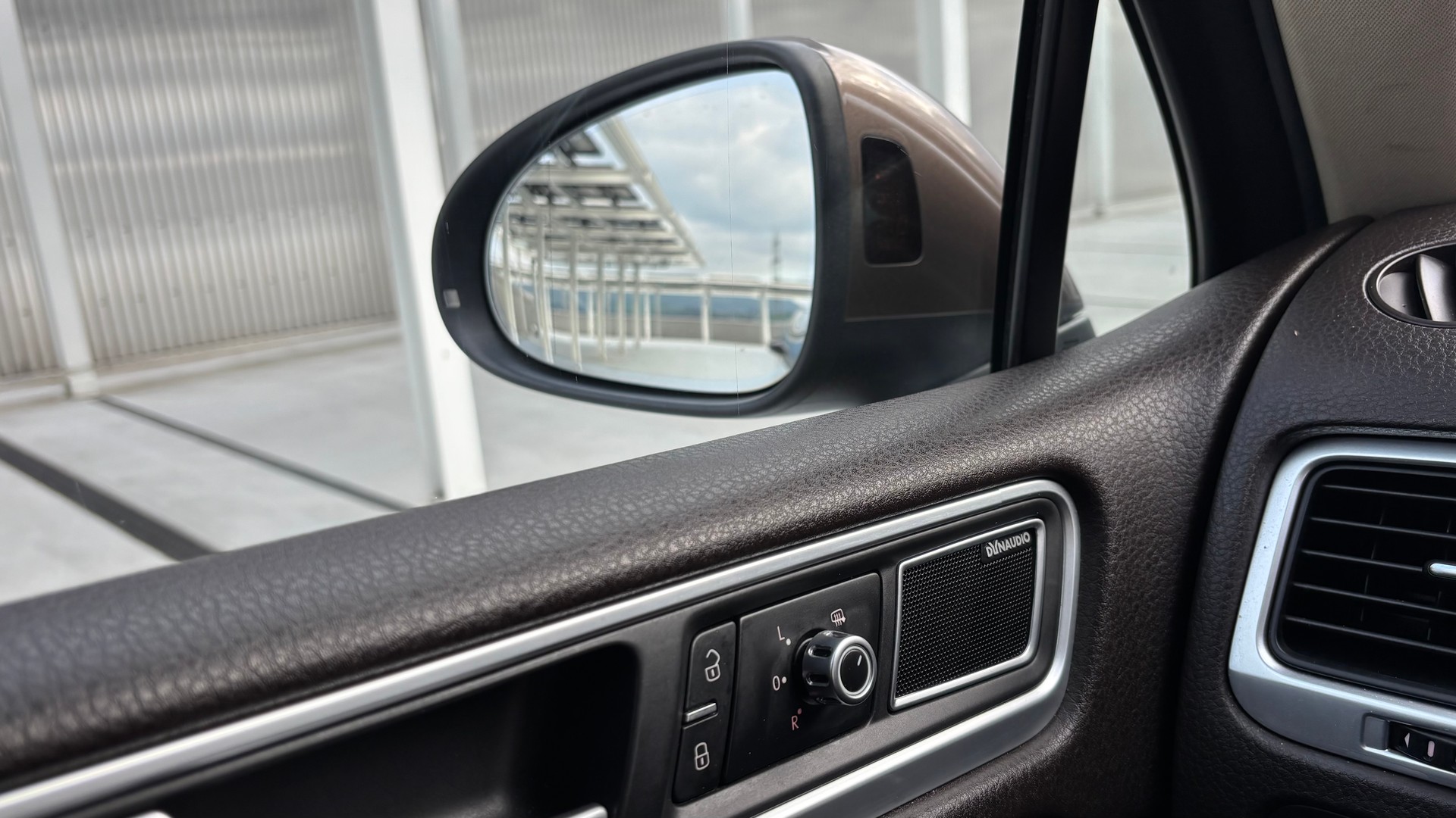 VW Touareg 4.2 TDI Tiptronic-image-12