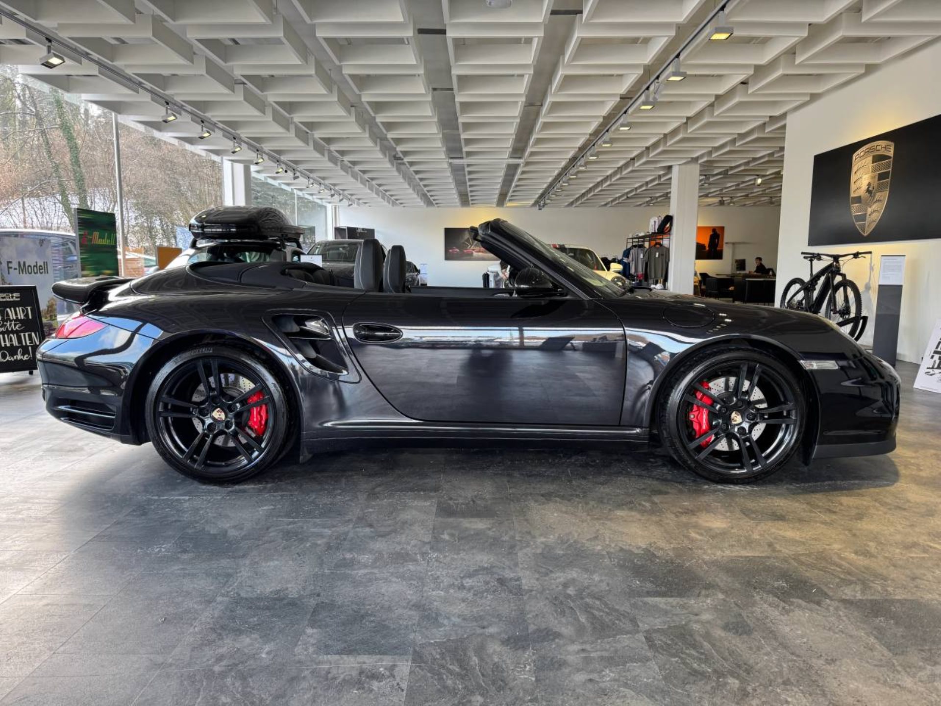 PORSCHE 911 Turbo Cabriolet-image-7