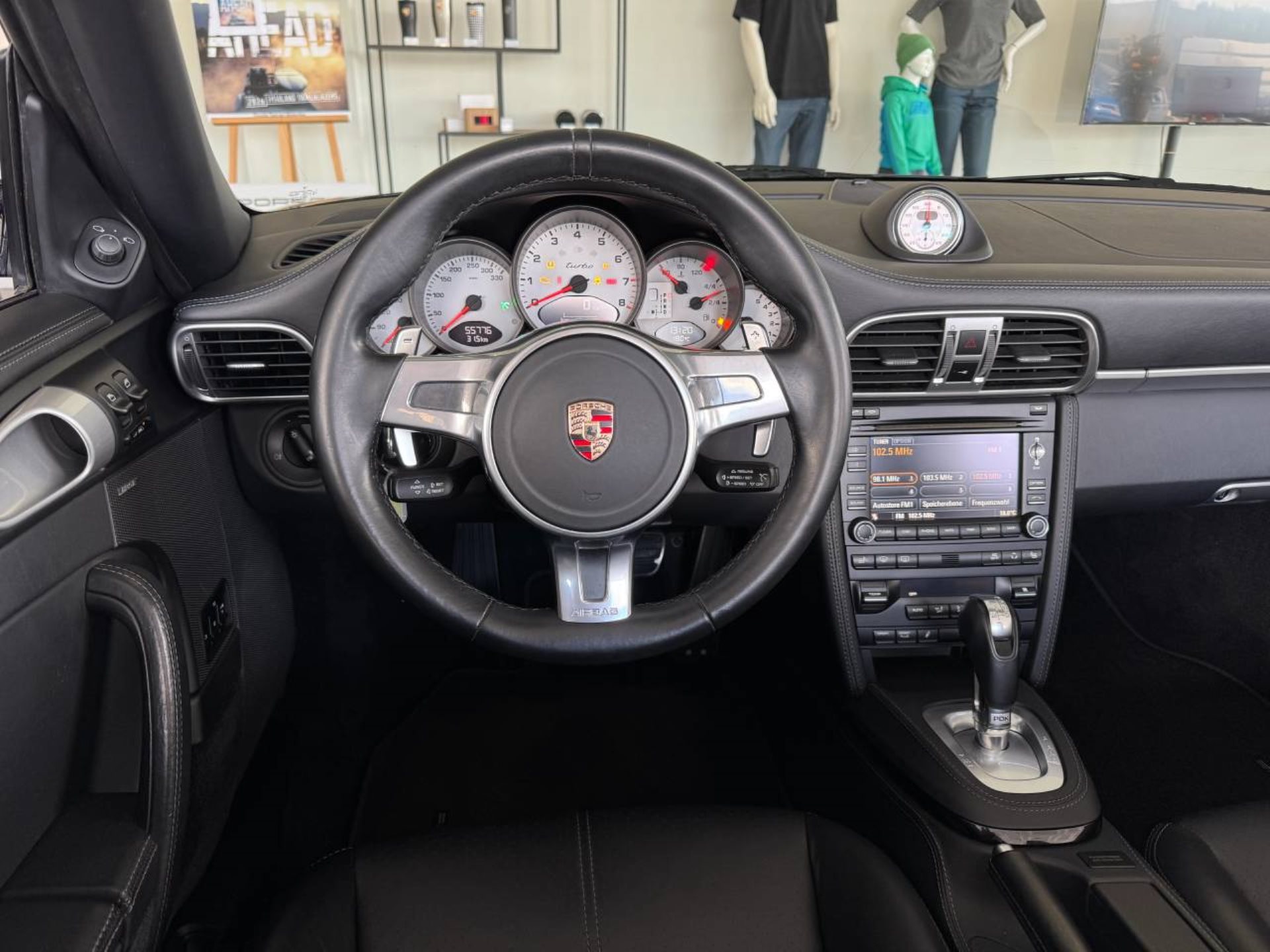 PORSCHE 911 Turbo Cabriolet-image-13
