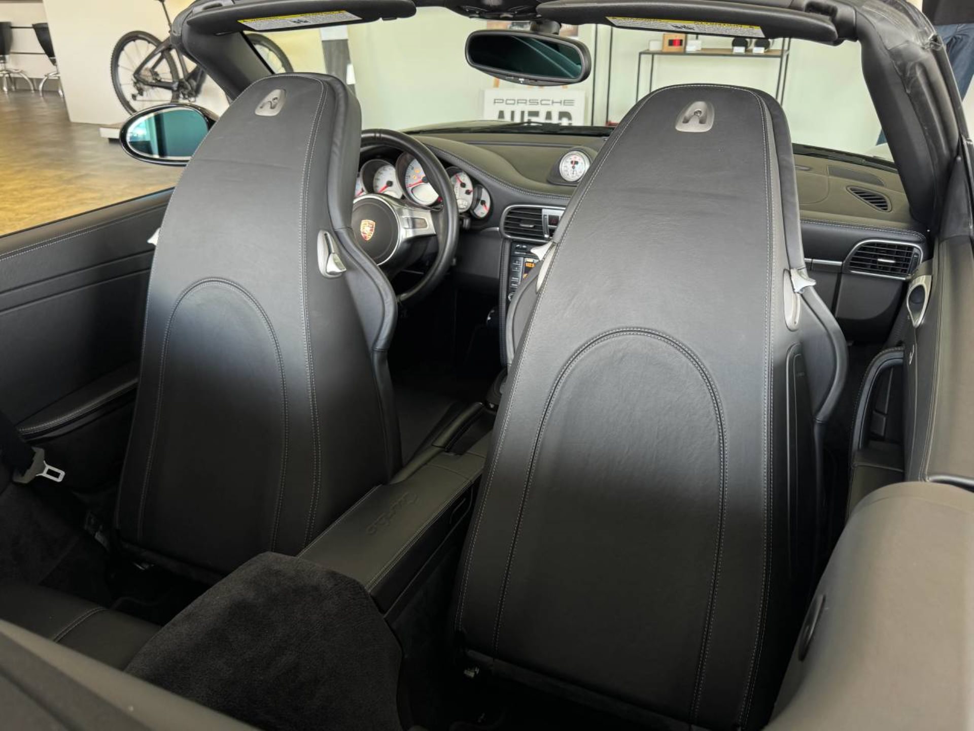 PORSCHE 911 Turbo Cabriolet-image-26