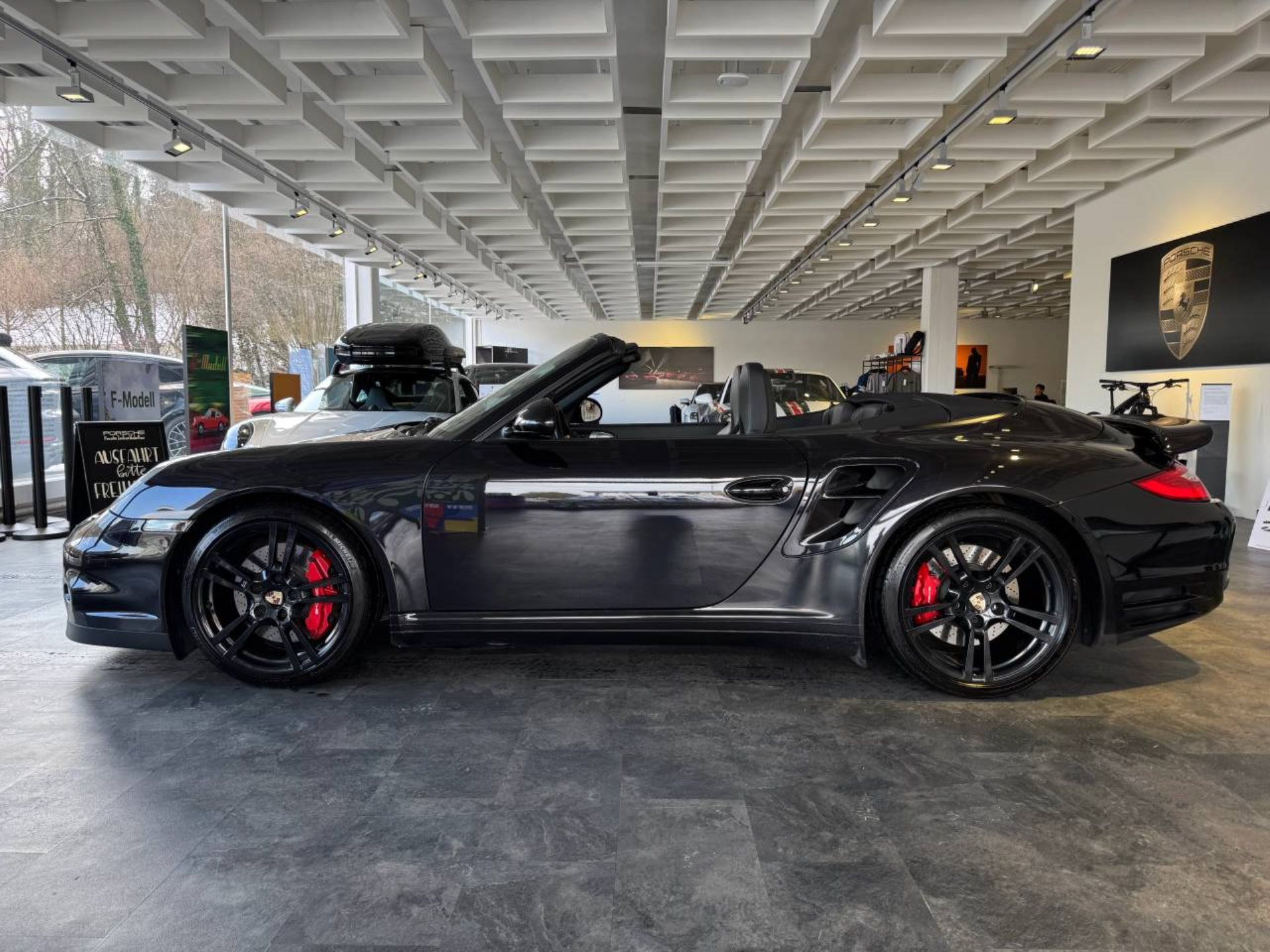 PORSCHE 911 Turbo Cabriolet-image-1