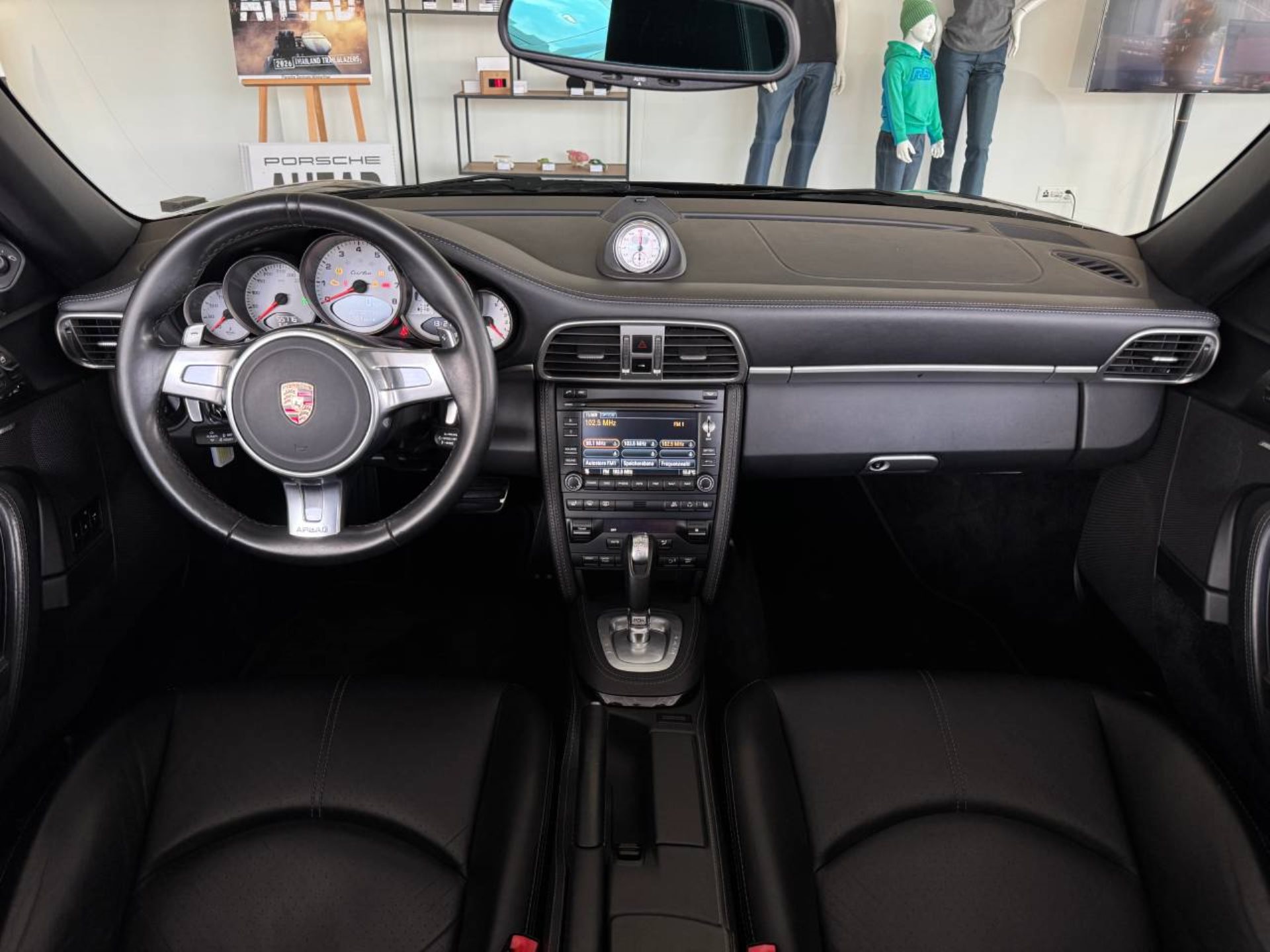 PORSCHE 911 Turbo Cabriolet-image-16