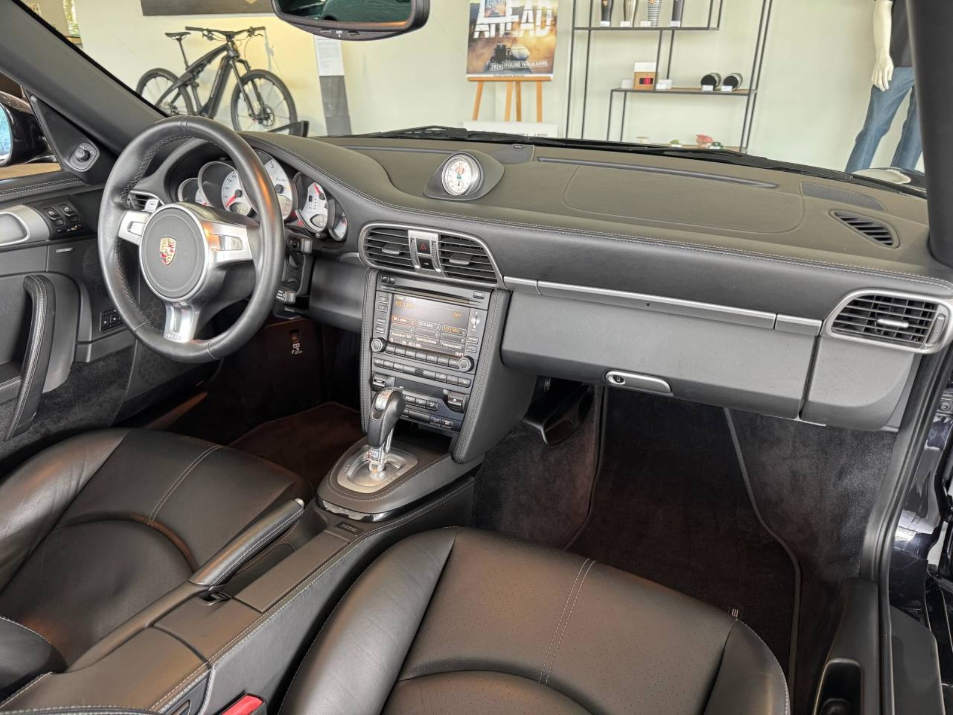 PORSCHE 911 Turbo Cabriolet-image-21