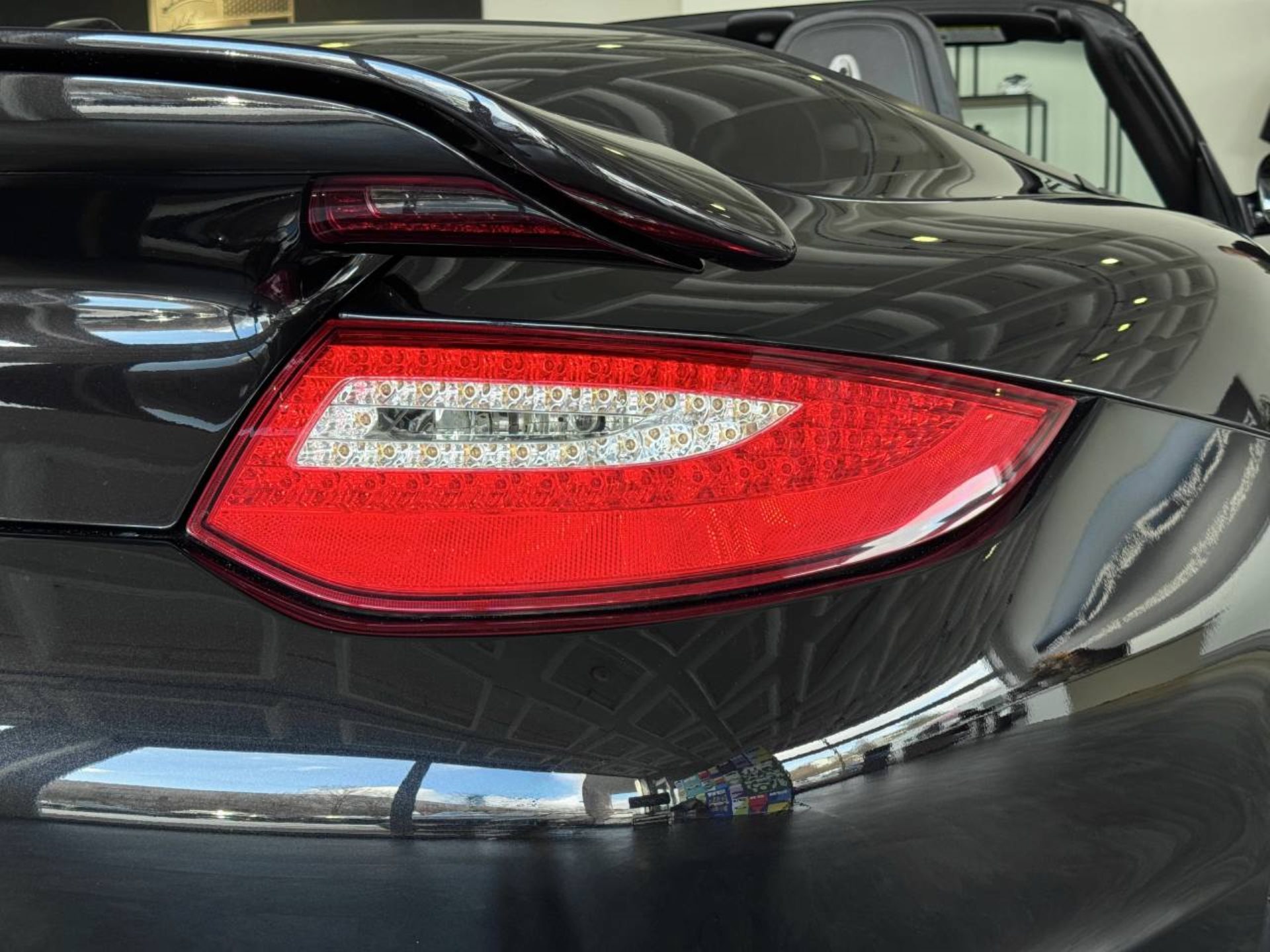 PORSCHE 911 Turbo Cabriolet-image-37