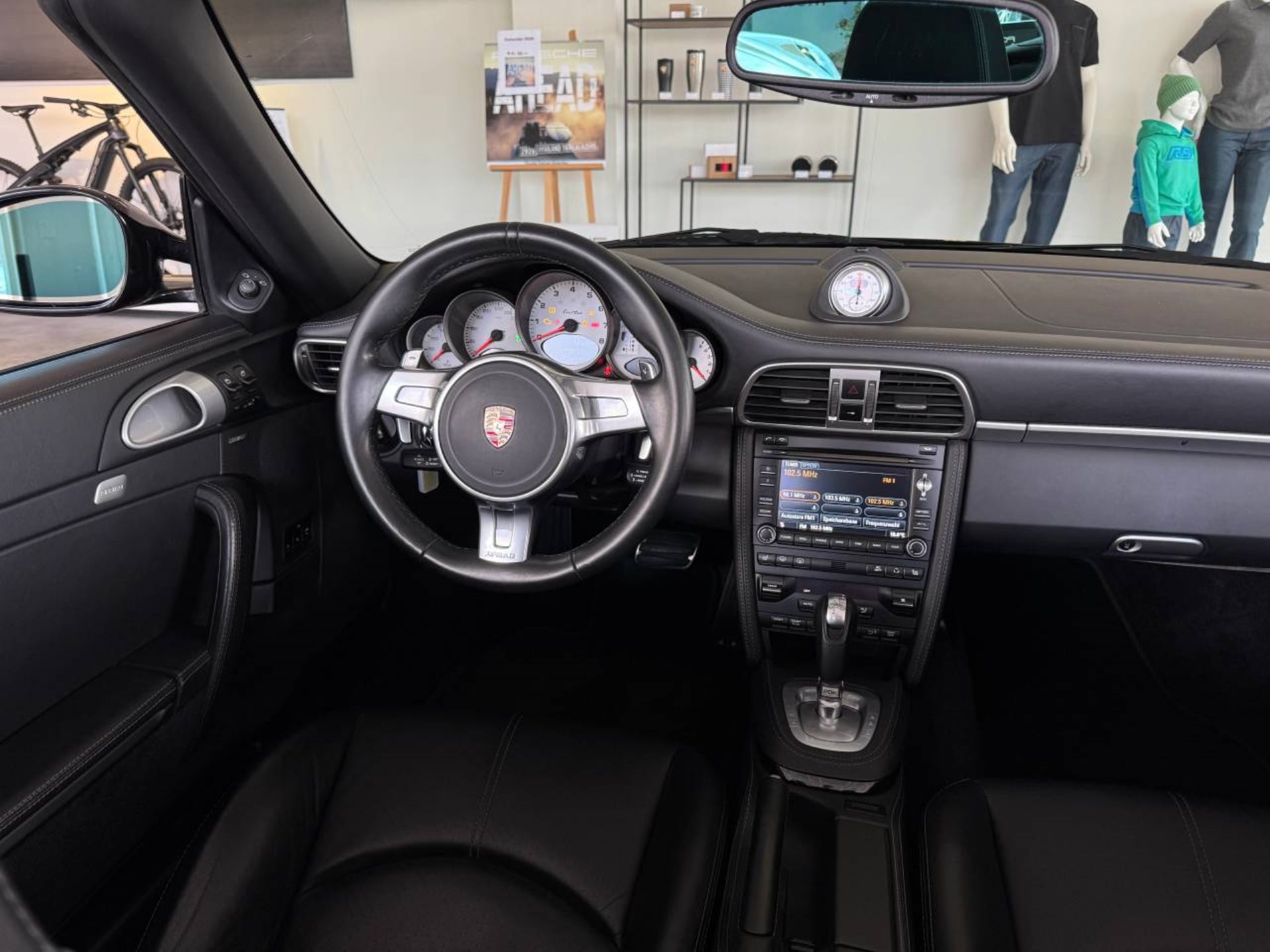 PORSCHE 911 Turbo Cabriolet-image-14