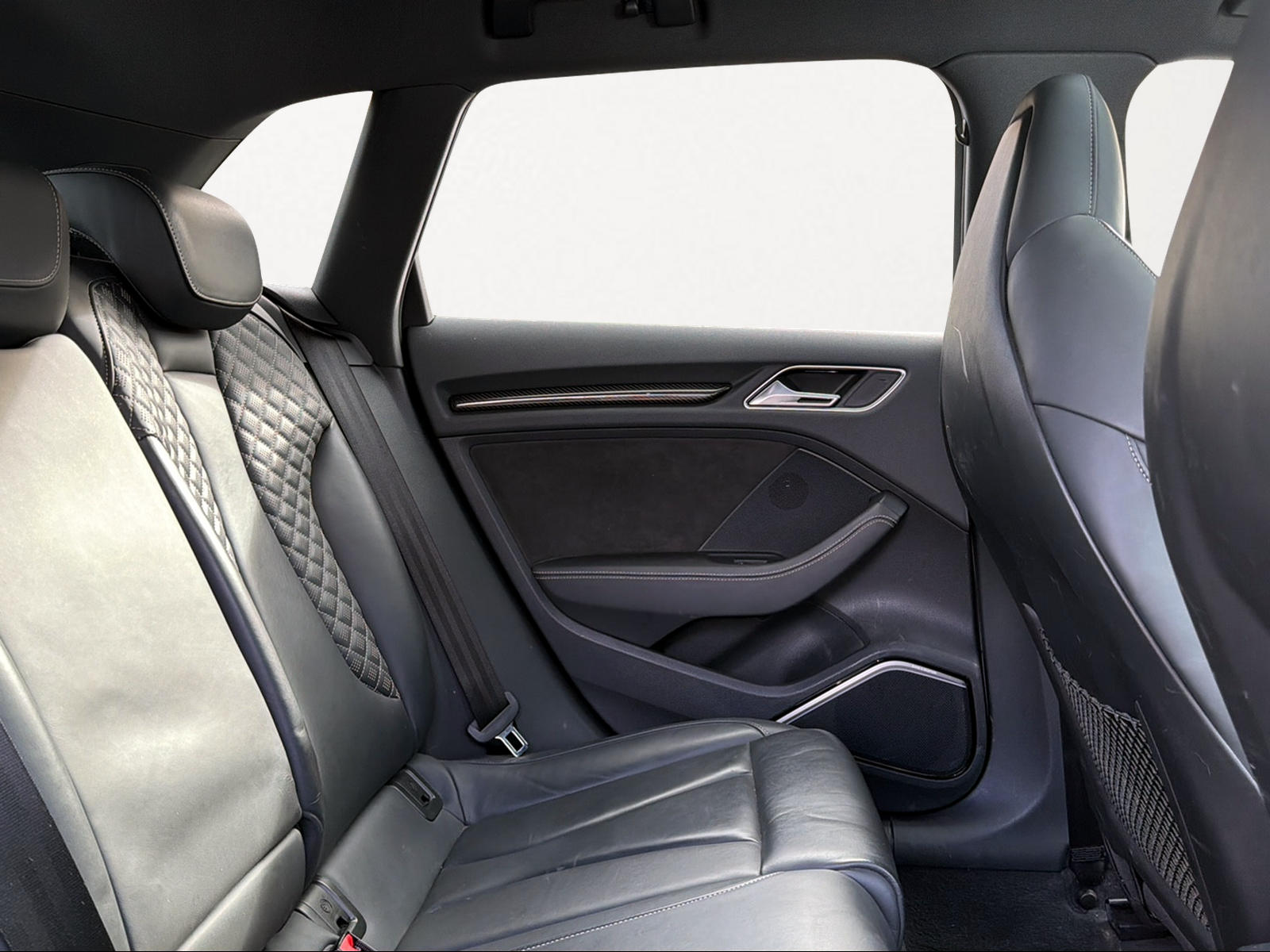 AUDI RS3 Sportback 2.5 TSI quattro S-tronic-image-6