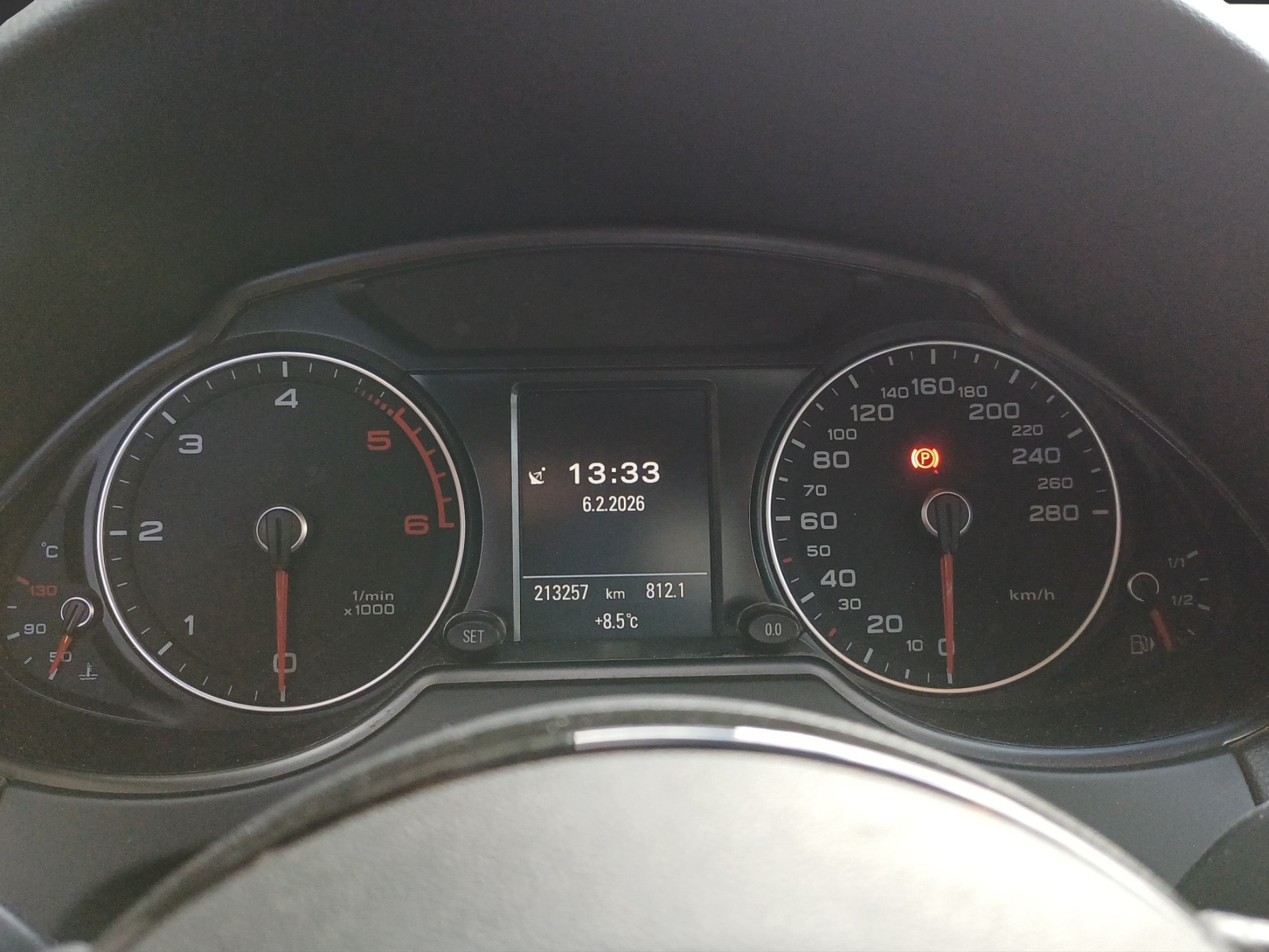 AUDI Q5 2.0 TDI quattro-image-10