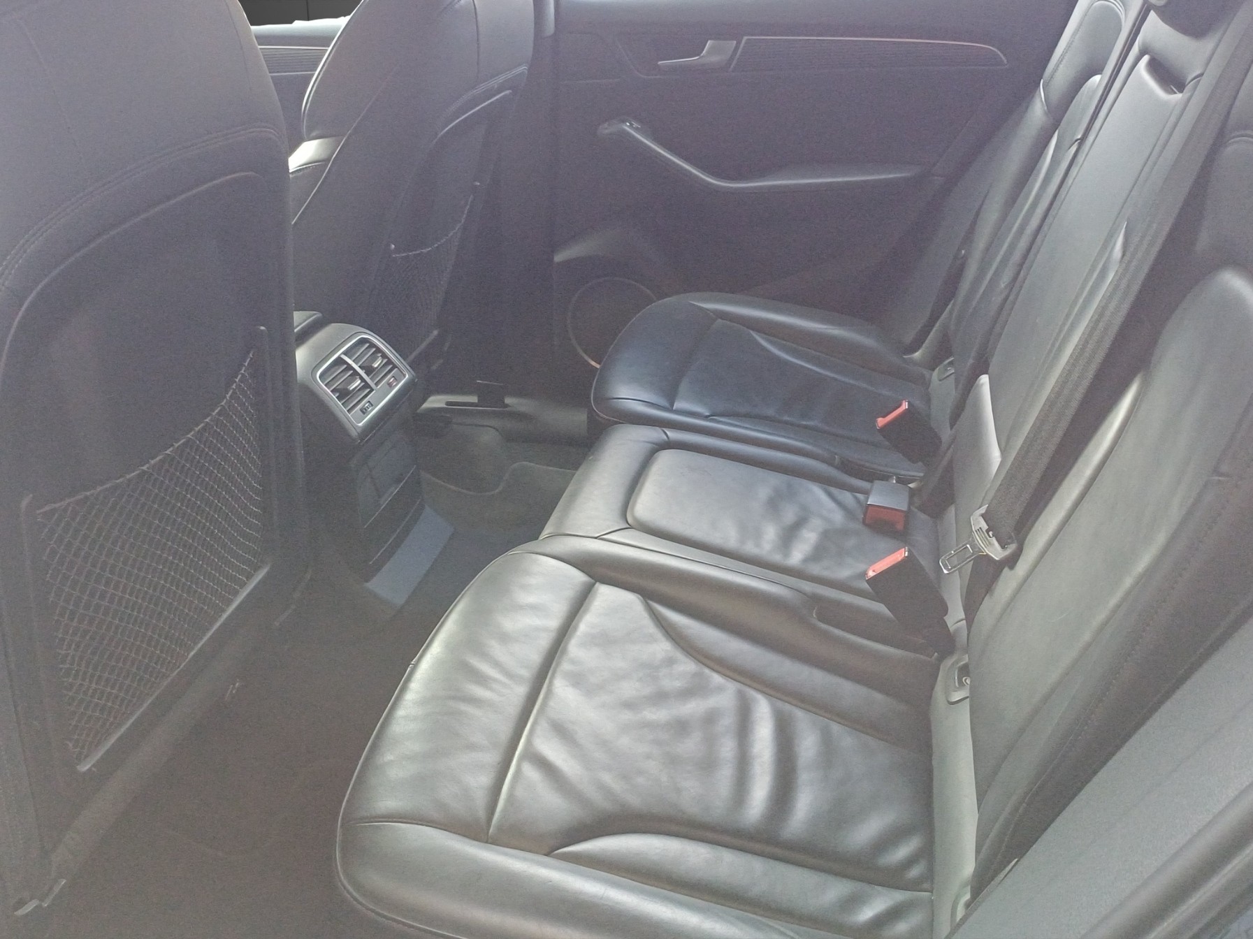 AUDI Q5 2.0 TDI quattro-image-11