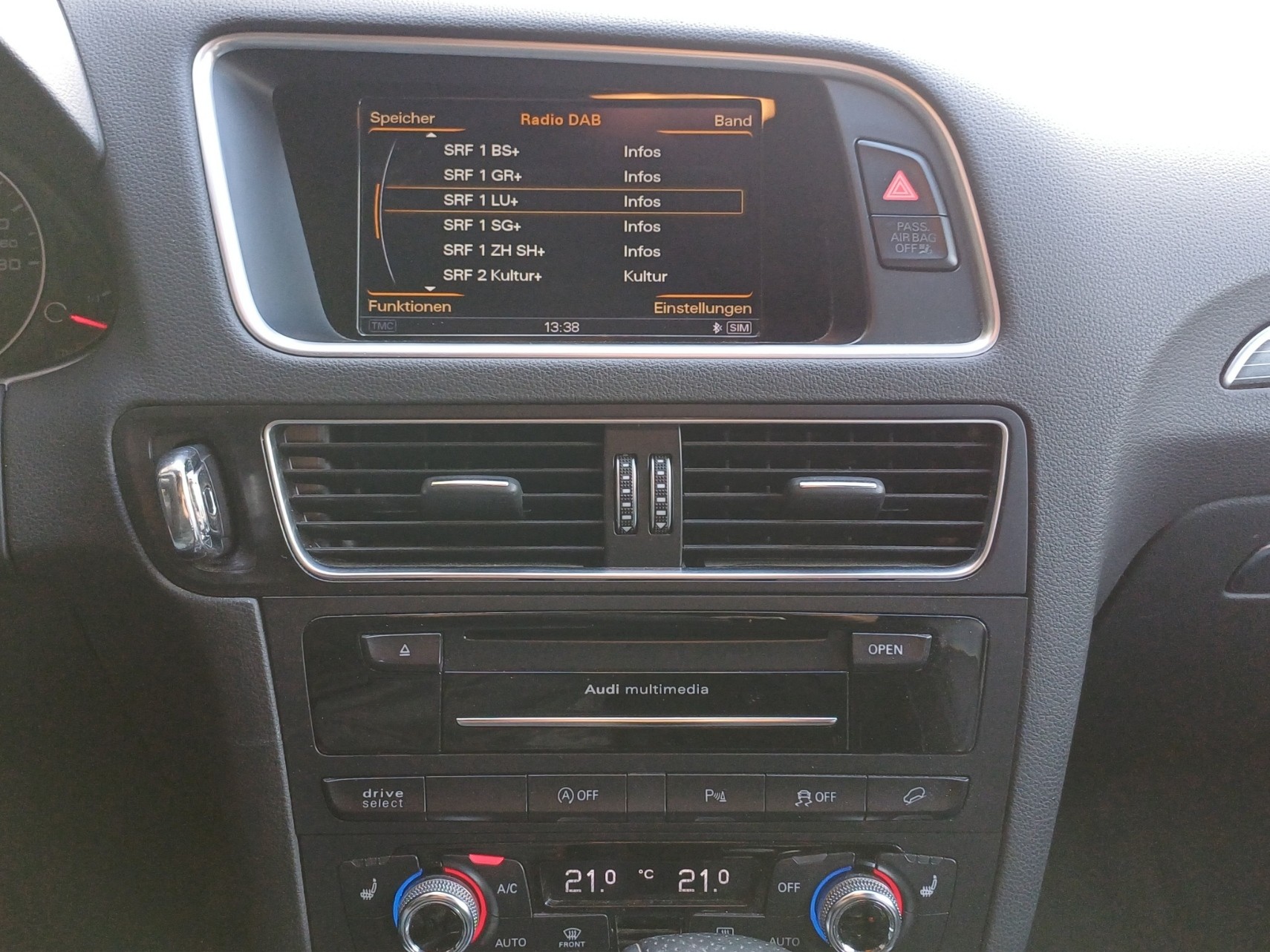 AUDI Q5 2.0 TDI quattro-image-13