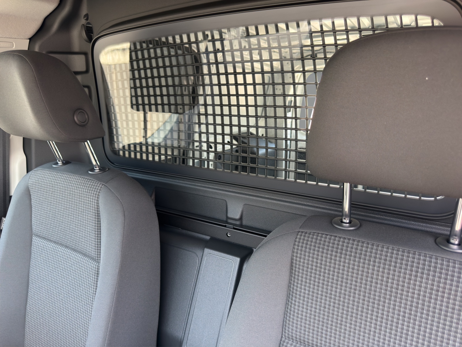 VW Caddy Cargo 1.5 TSI Plug in Hybrid DSG Maxi-image-11