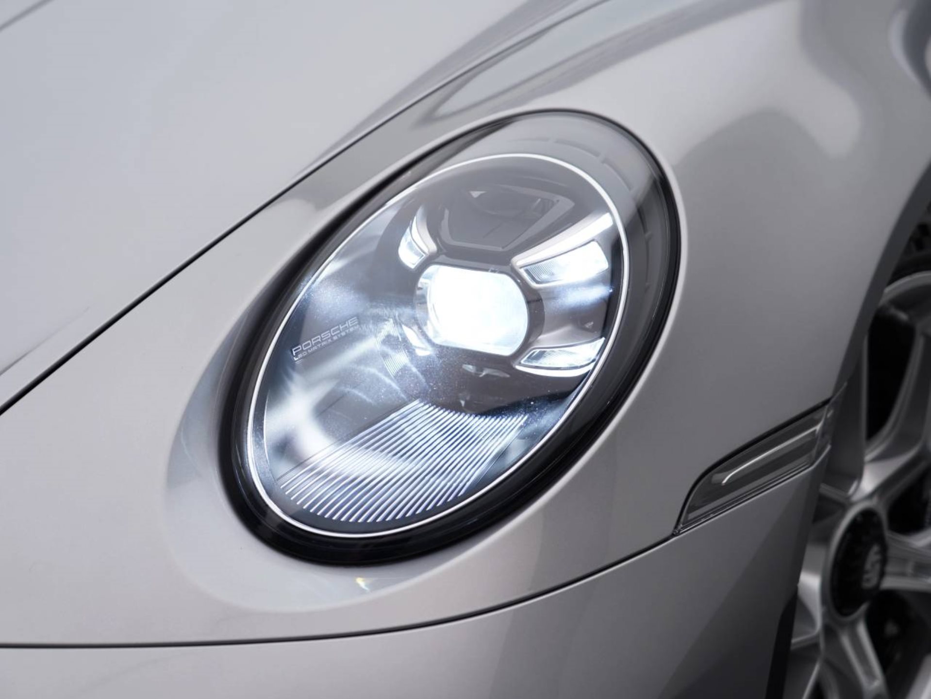 PORSCHE 911 GT3 mit Touring-Paket-image-12