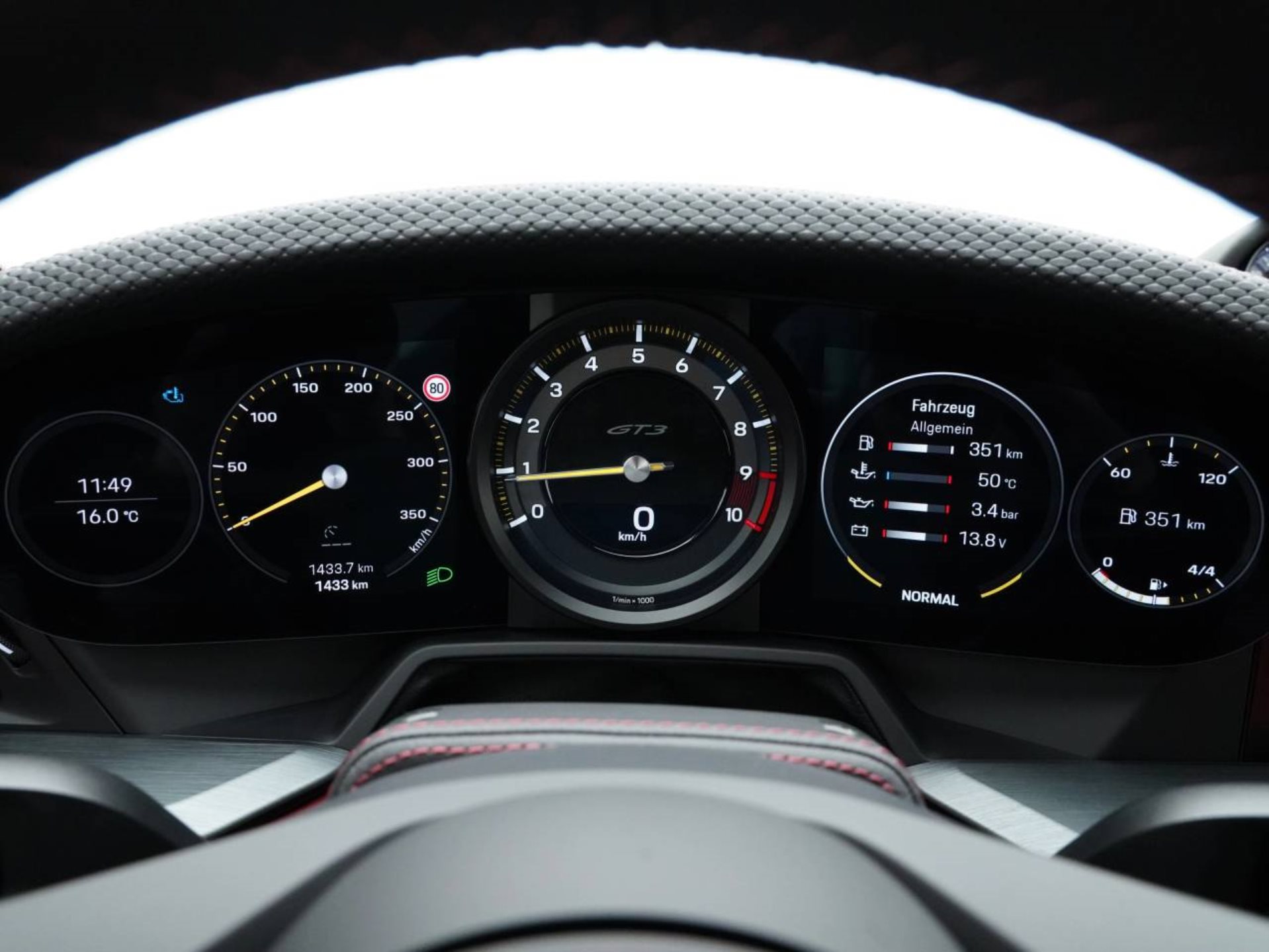 PORSCHE 911 GT3 mit Touring-Paket-image-16