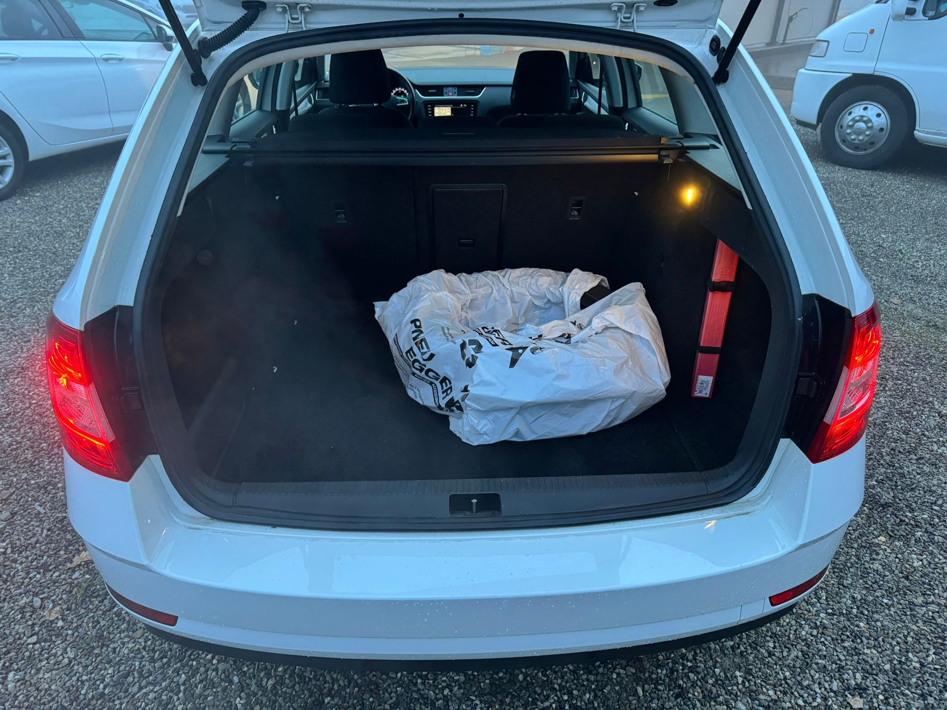 SKODA Octavia Combi 2.0 TDI Ambition 4x4 DSG-image-7