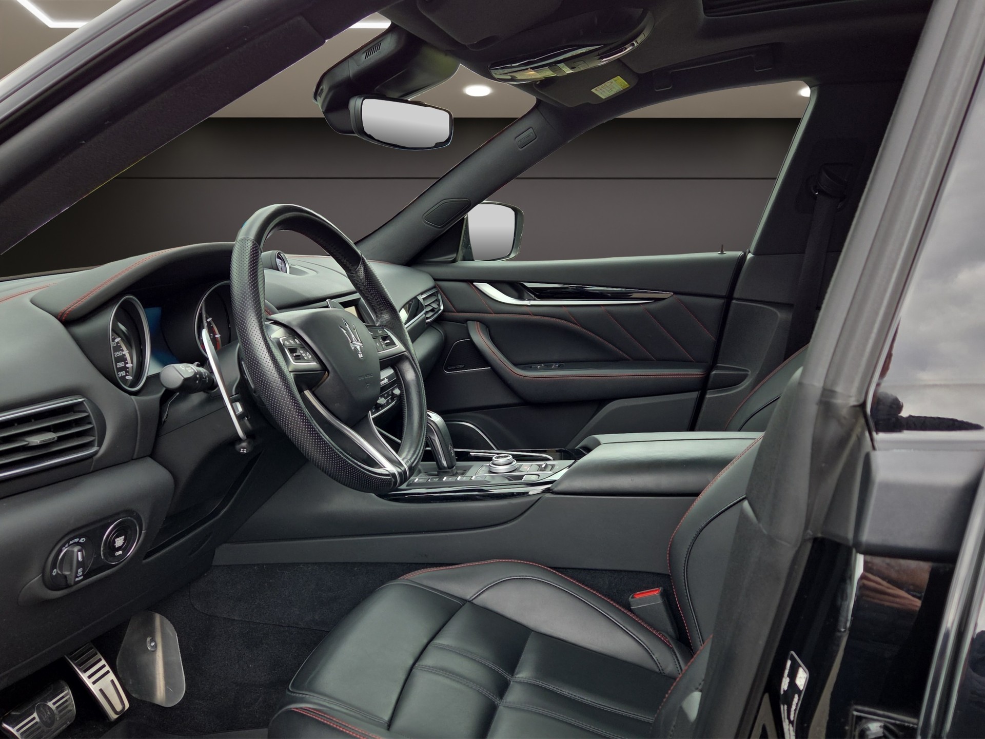 MASERATI LEVANTE 3.0 V6 S GranSport-image-6