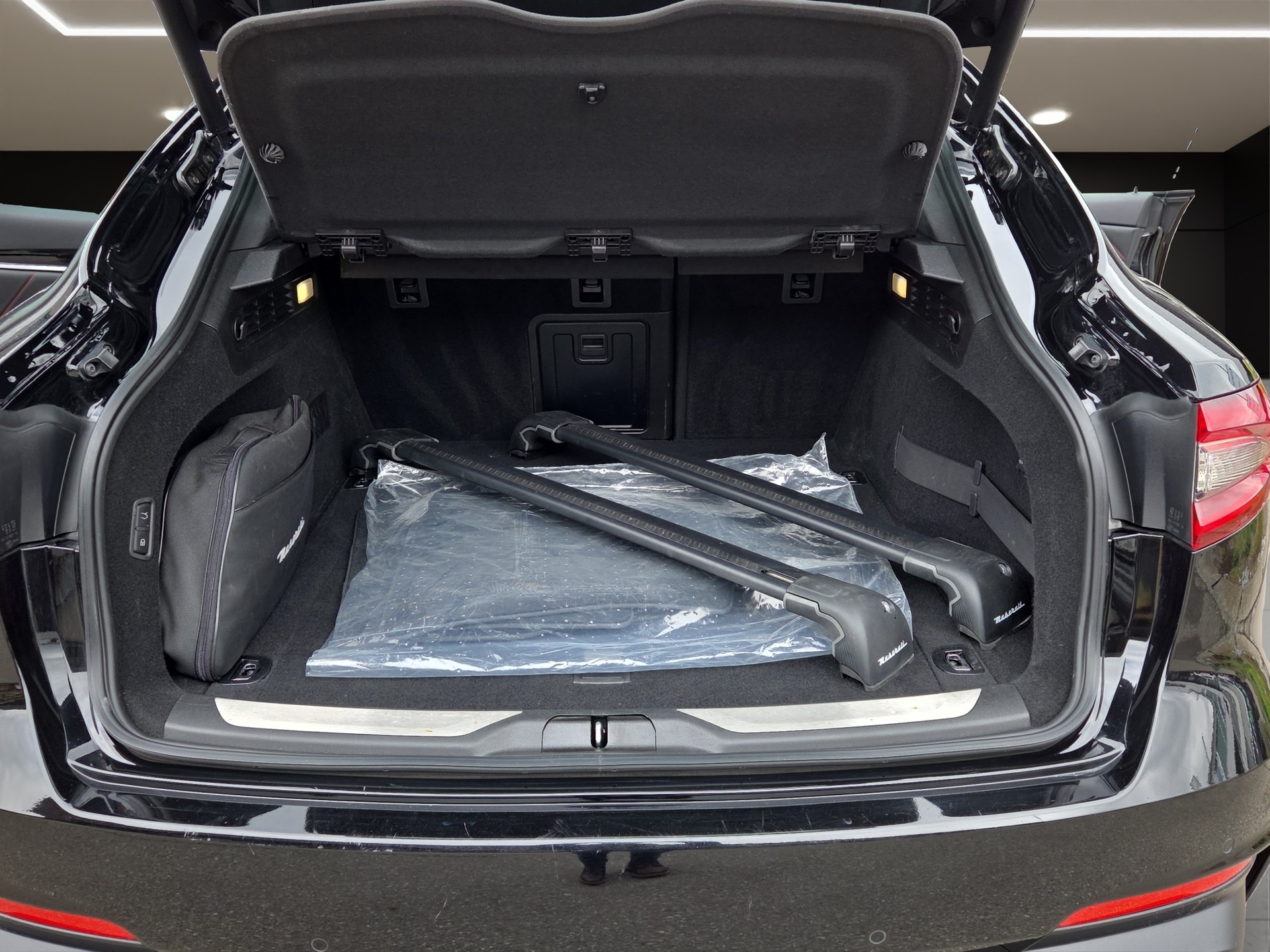 MASERATI LEVANTE 3.0 V6 S GranSport-image-13