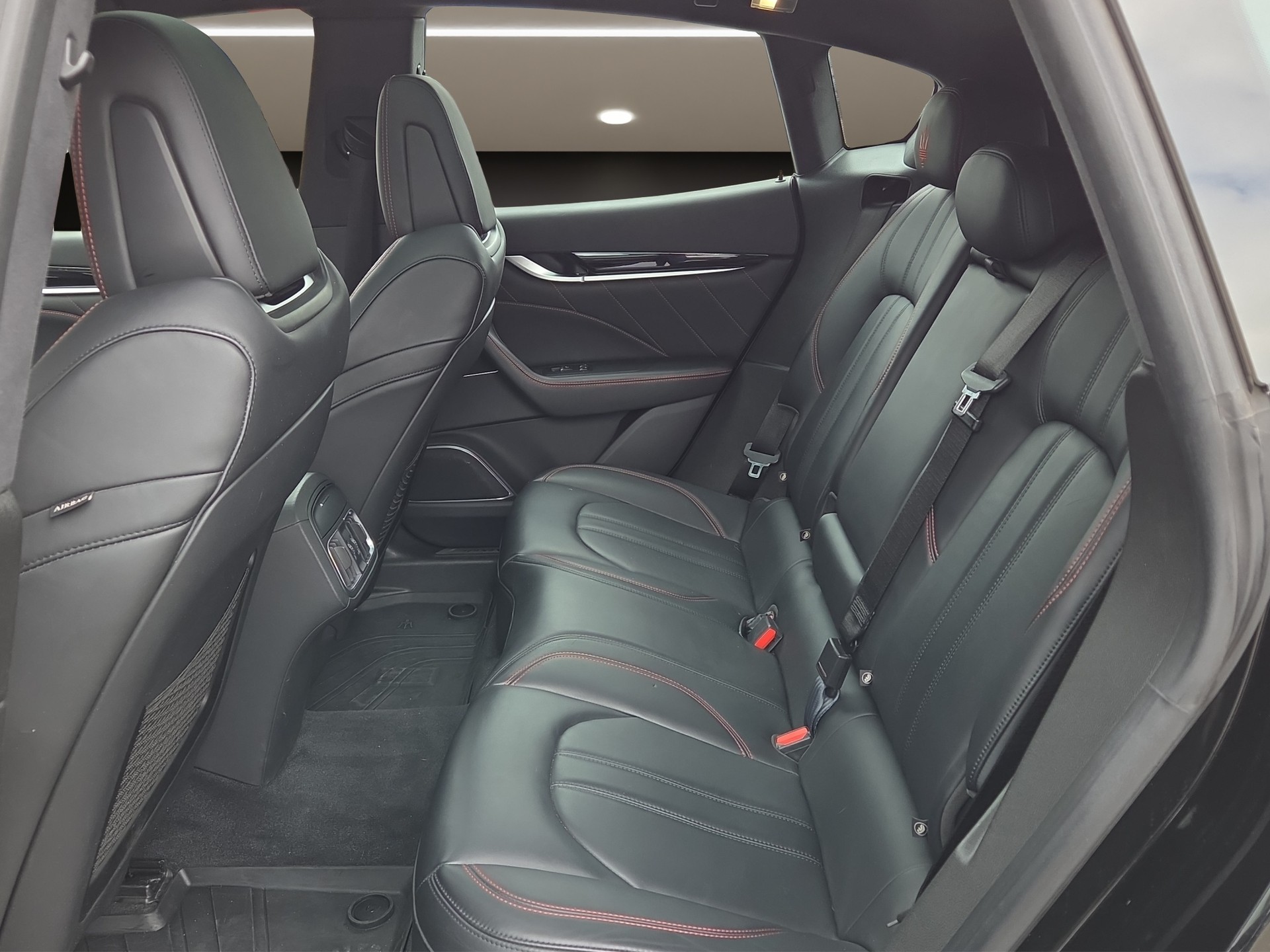 MASERATI LEVANTE 3.0 V6 S GranSport-image-11