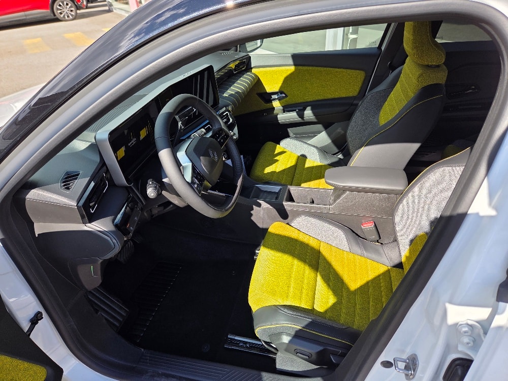 RENAULT R5 E-Tech Comfort Range 52 kWh Iconic Five-image-6