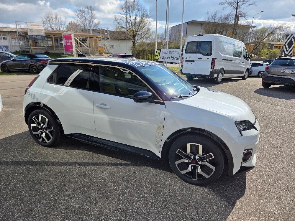RENAULT R5 E-Tech Comfort Range 52 kWh Iconic Five-image-4