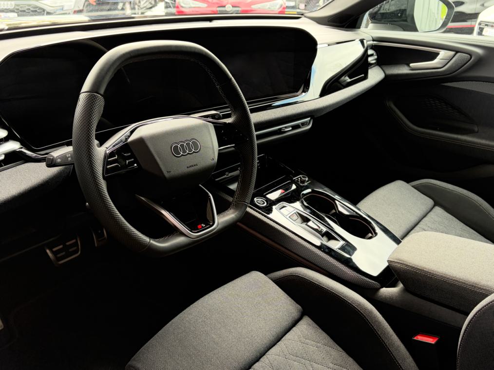 AUDI A5 Avant TDi quattro S line Edition One-image-3