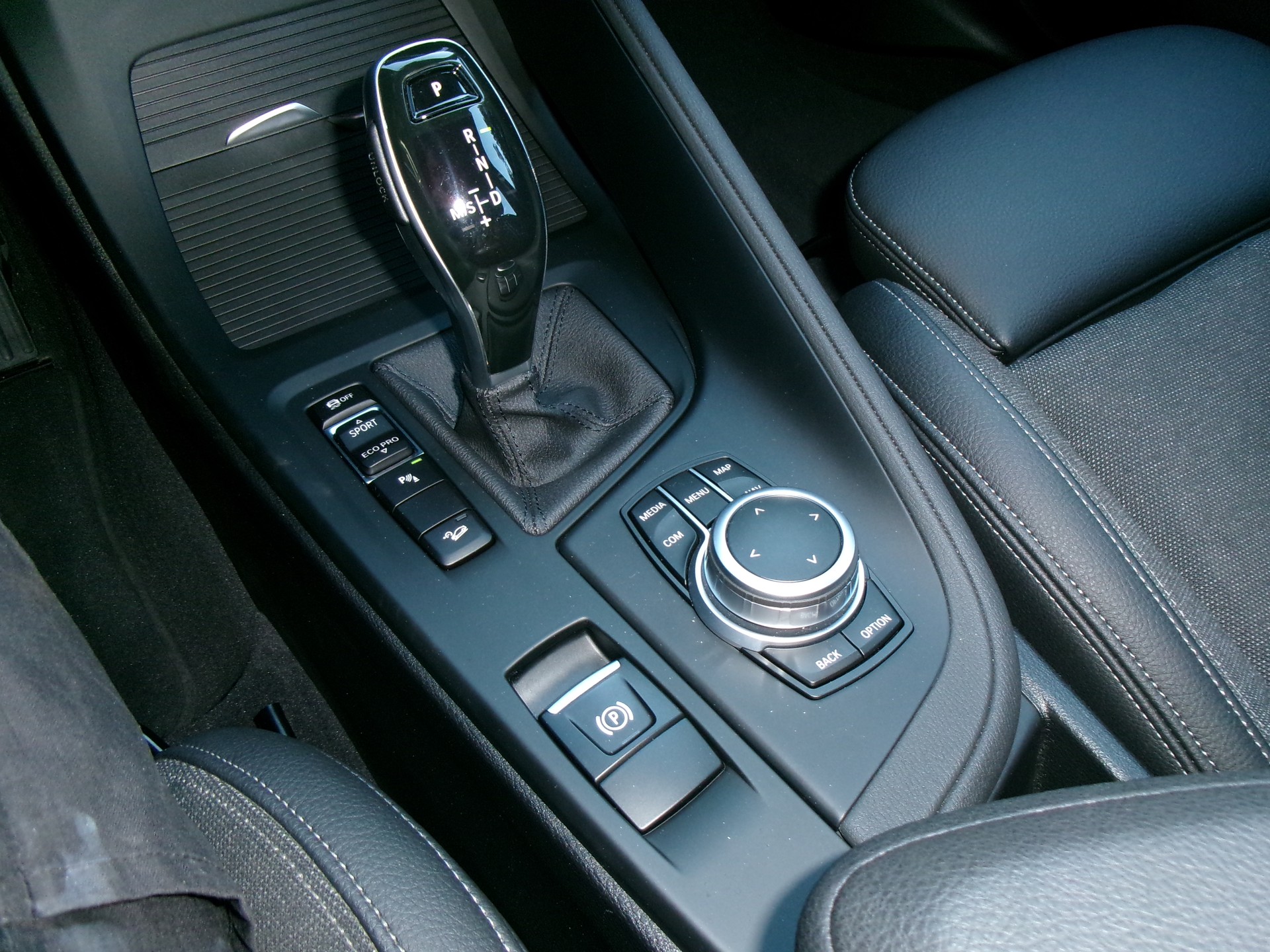 BMW X1 xDrive 18d Travel Edition Steptronic-image-11