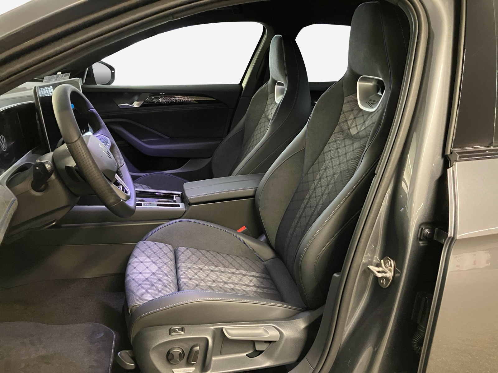 VW Passat Variant 2.0 TSI evo4 R-Line 4 Motion DSG-image-7