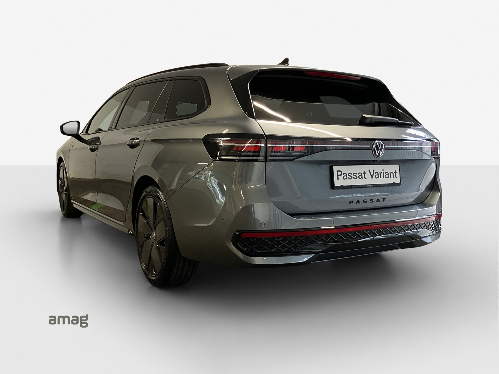 VW Passat Variant 2.0 TSI evo4 R-Line 4 Motion DSG-image-2