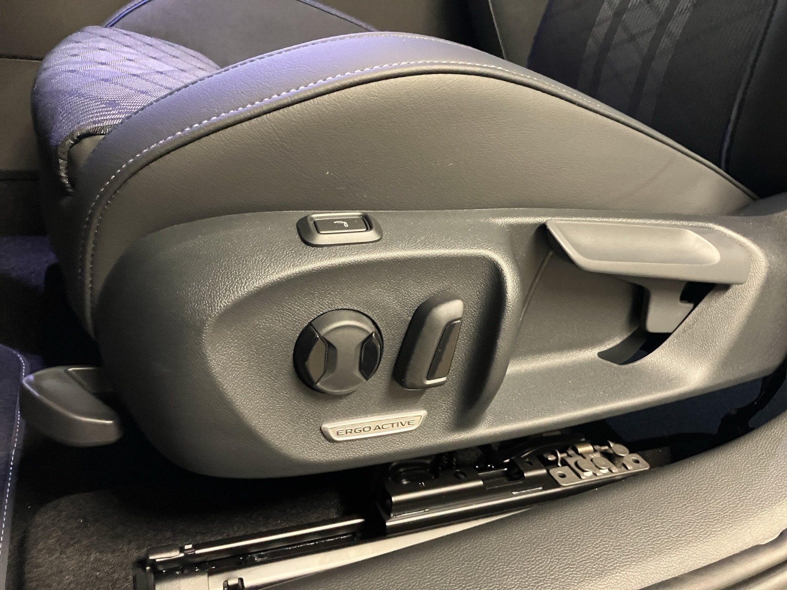 VW Passat Variant 2.0 TSI evo4 R-Line 4 Motion DSG-image-15