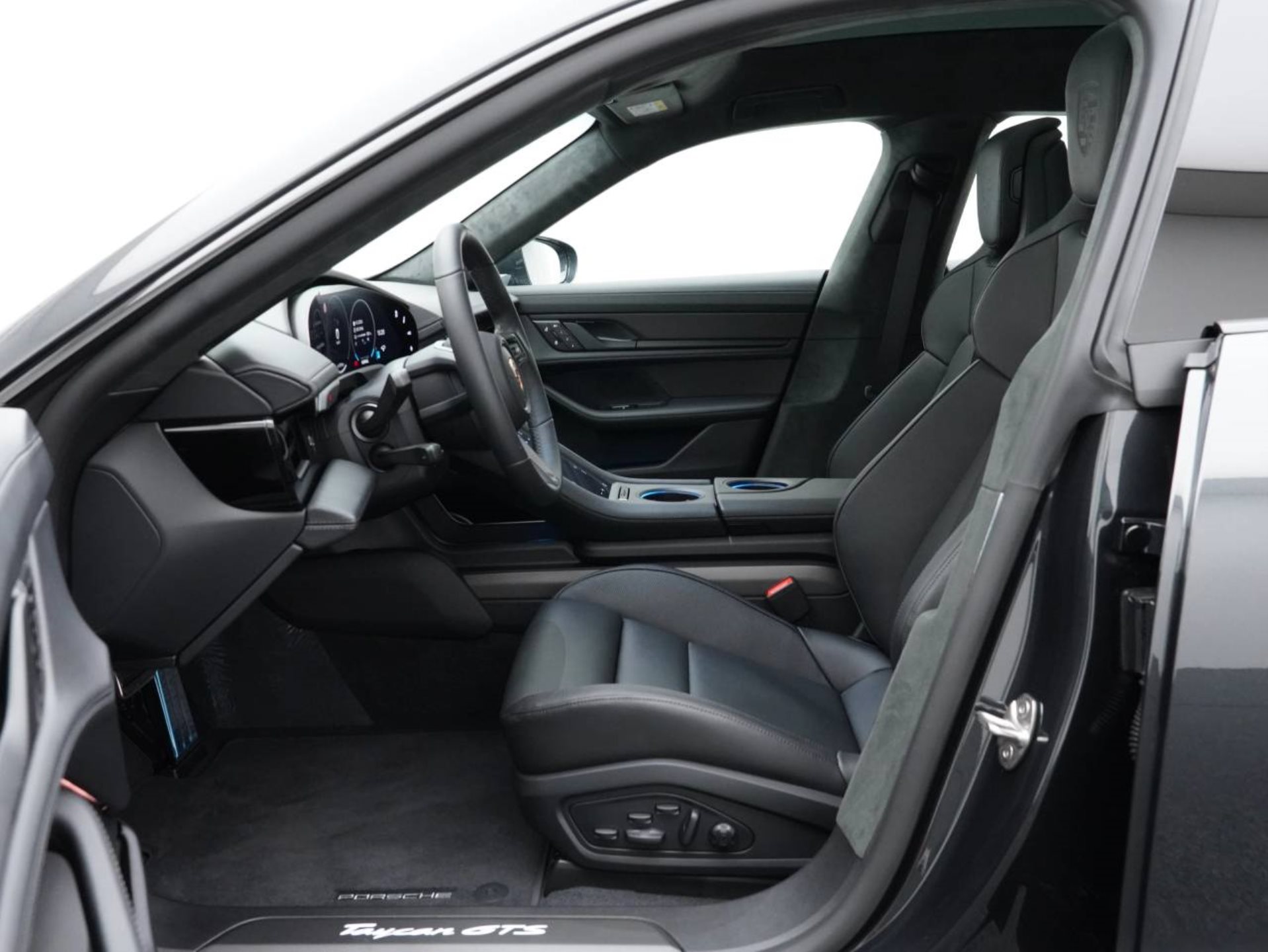 PORSCHE Taycan GTS Sport Turismo-image-4