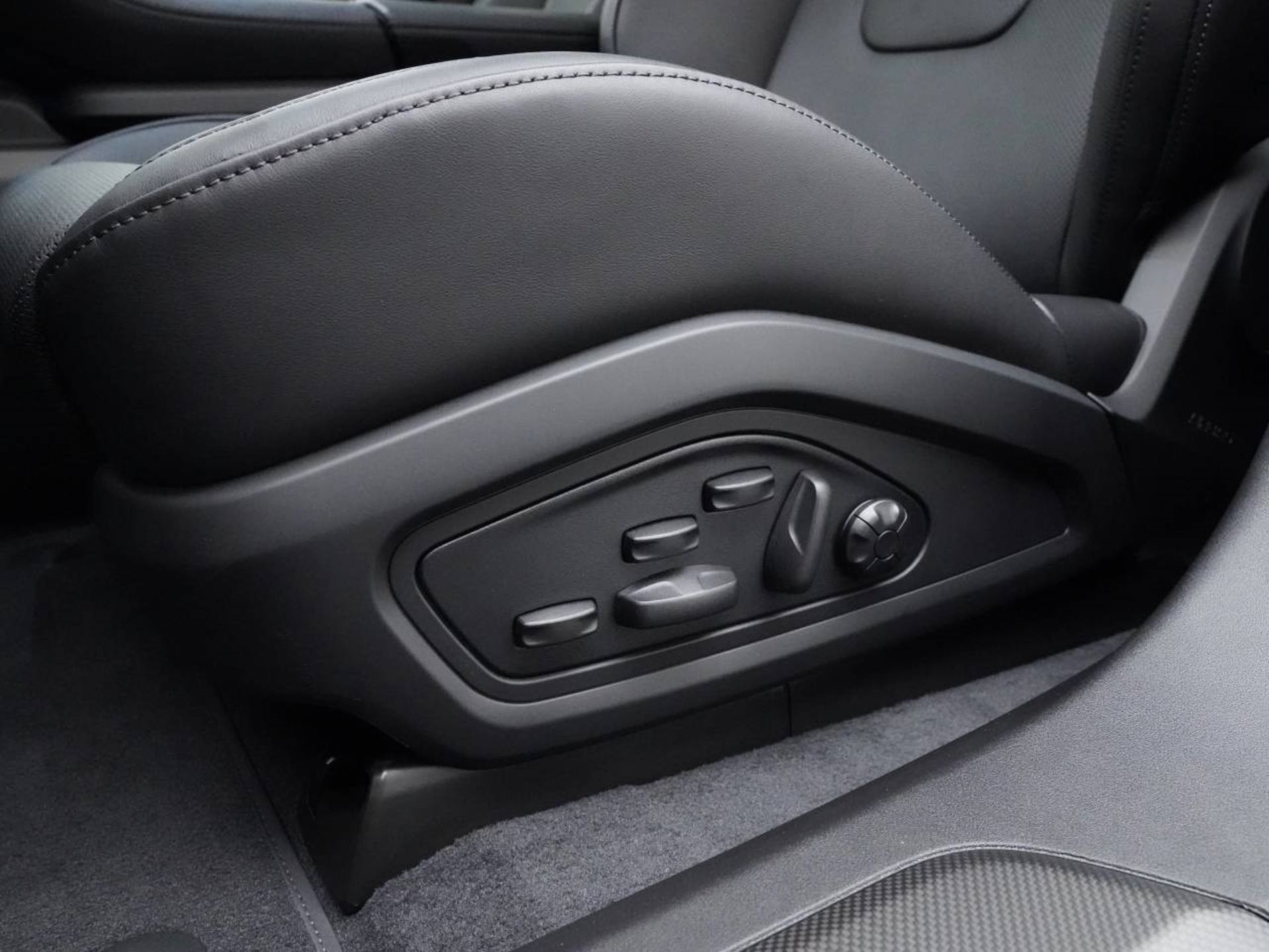 PORSCHE Taycan GTS Sport Turismo-image-21