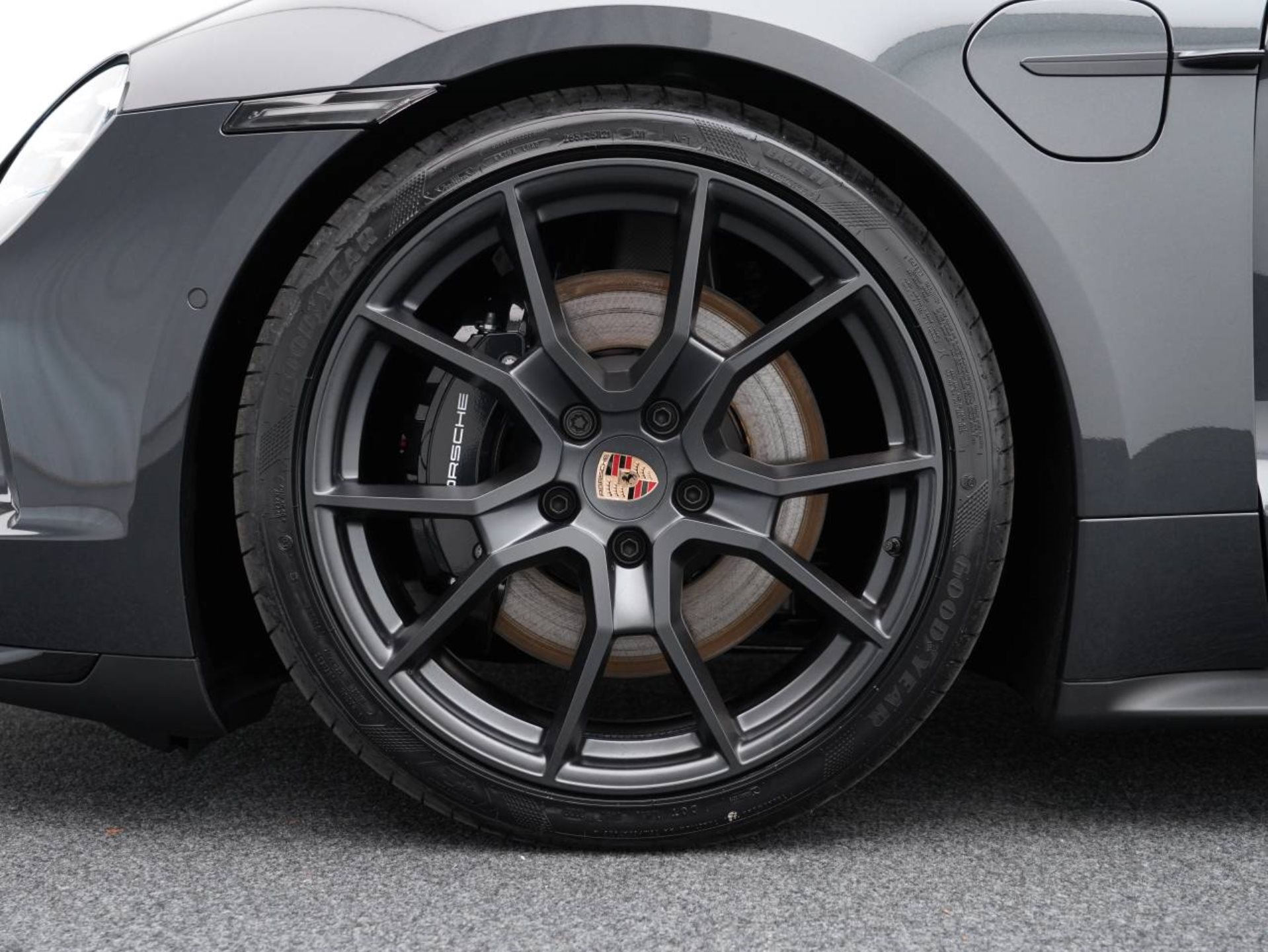 PORSCHE Taycan GTS Sport Turismo-image-10