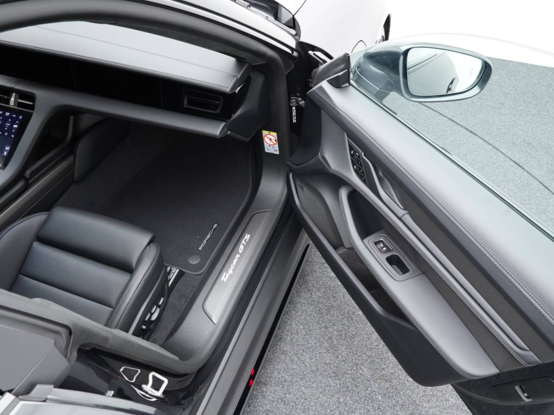 PORSCHE Taycan GTS Sport Turismo-image-22