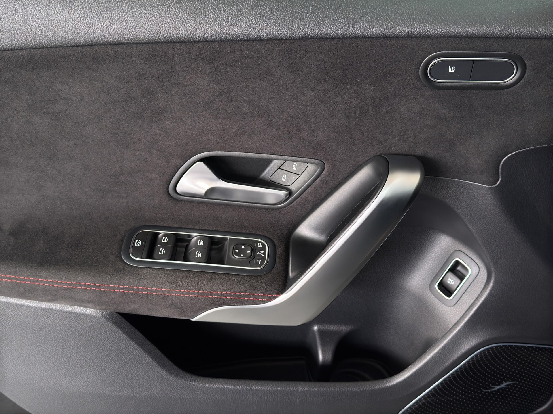MERCEDES-BENZ A 180 7G-DCT AMG Line Night Star "Pano-Burmester-360°Kamera"-image-9