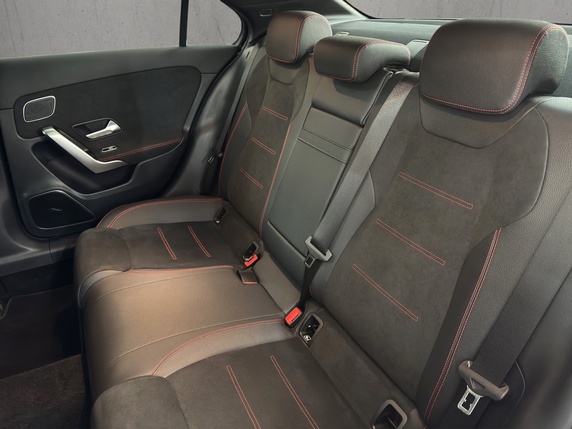 MERCEDES-BENZ A 180 7G-DCT AMG Line Night Star "Pano-Burmester-360°Kamera"-image-10