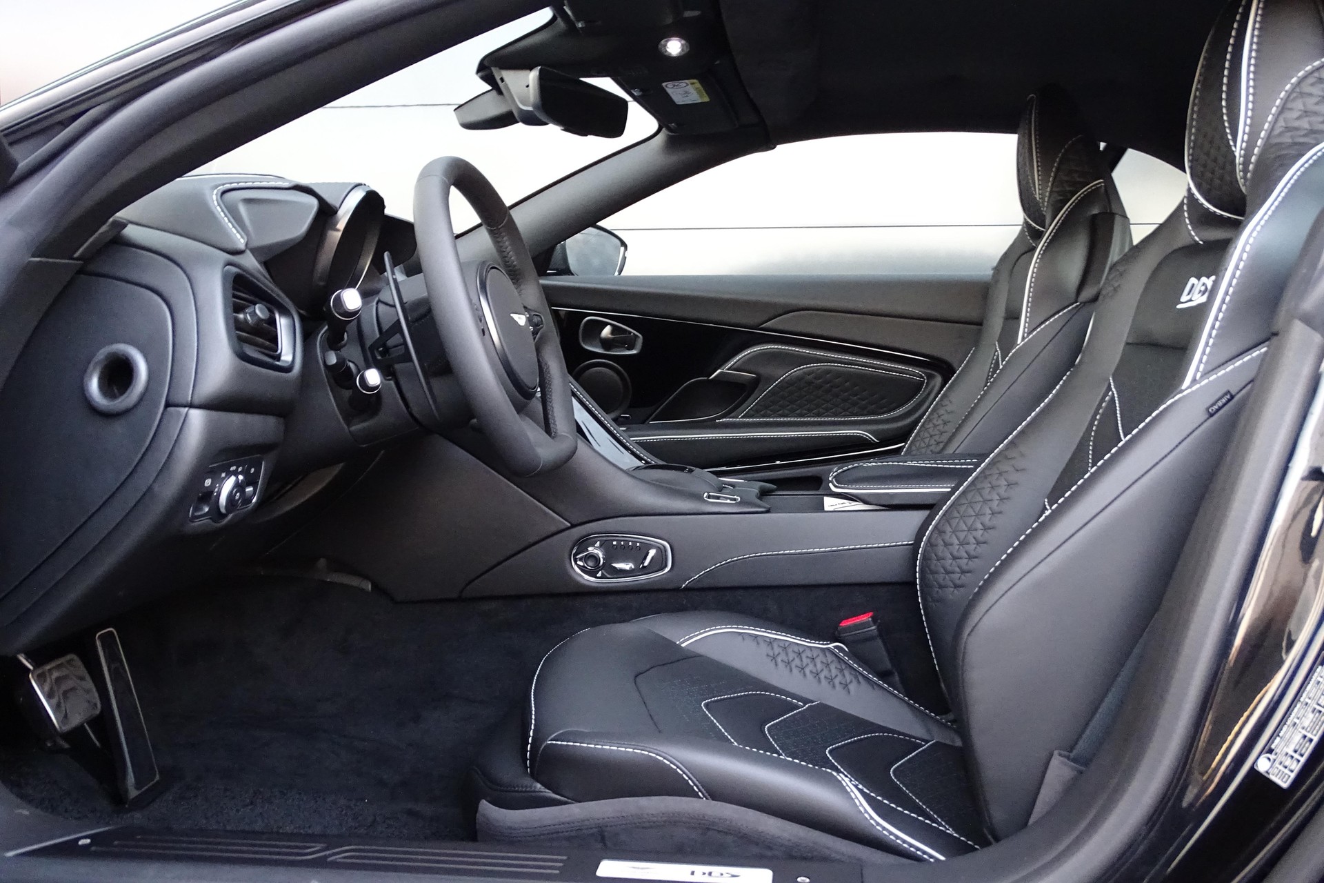 ASTON MARTIN DBS Superleggera Volante 5.2 V12 Bi-Turbo-image-10