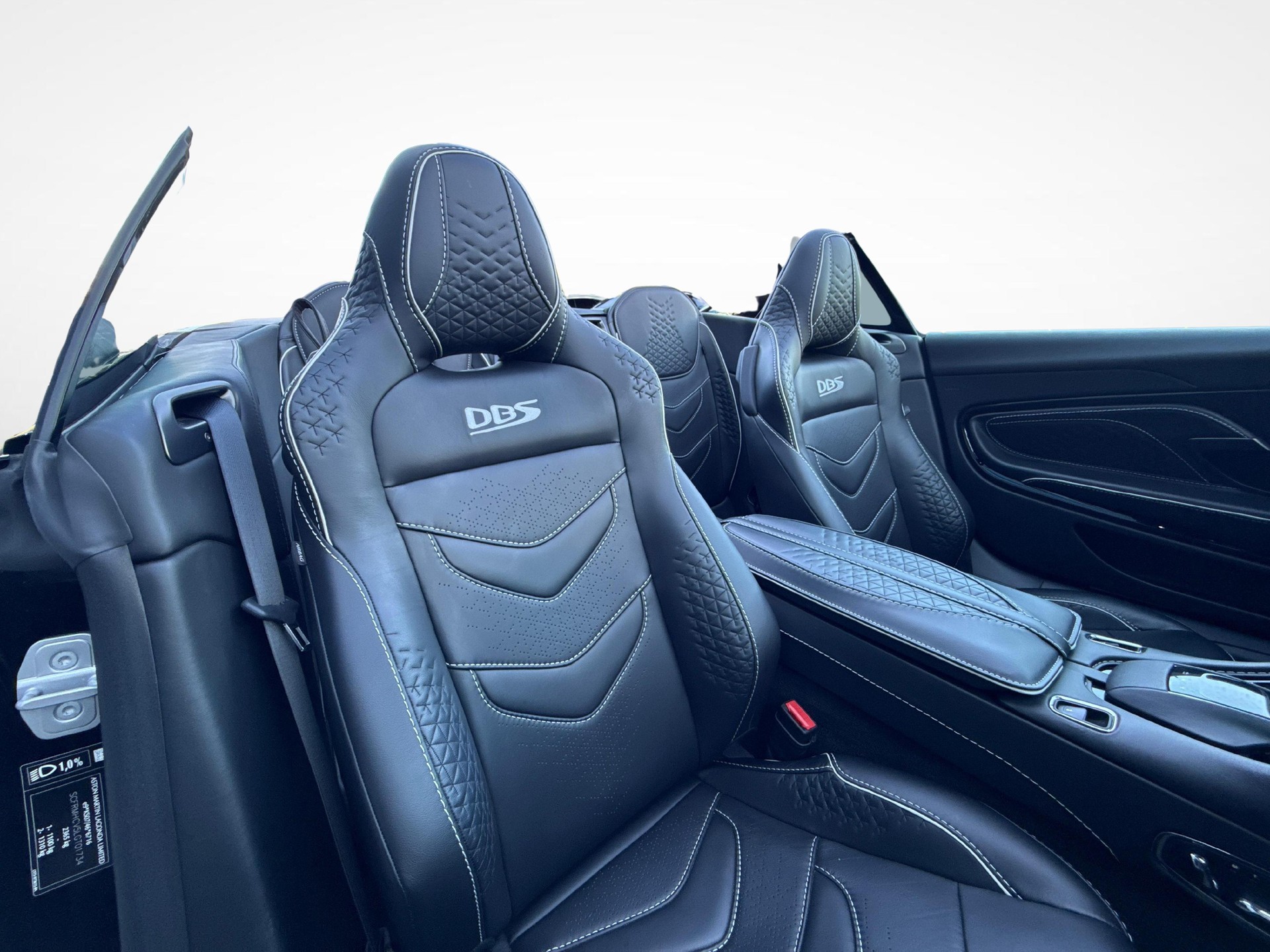 ASTON MARTIN DBS Superleggera Volante 5.2 V12 Bi-Turbo-image-11